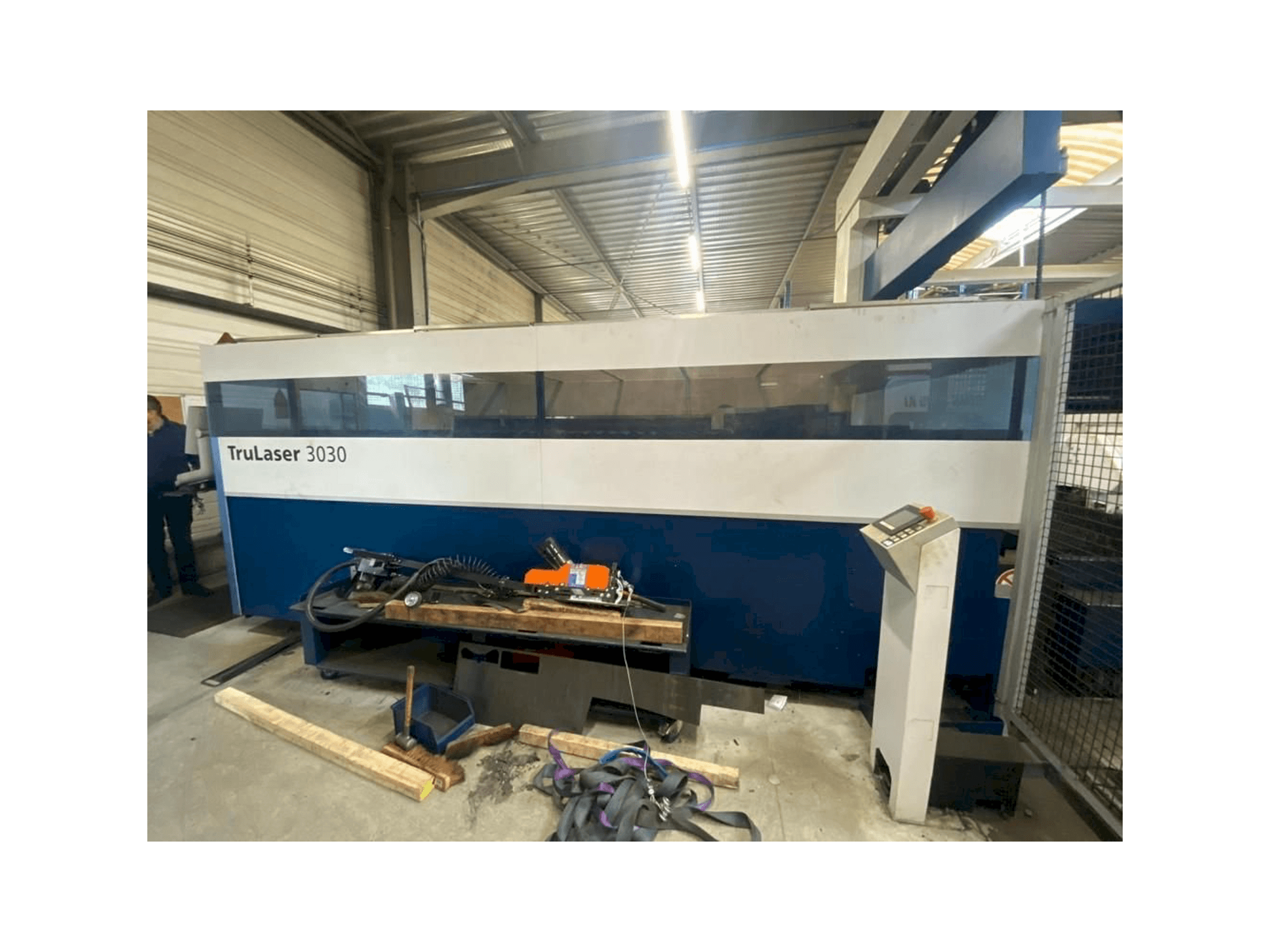 Widok z przodu maszyny Trumpf Trulaser 3030 L20