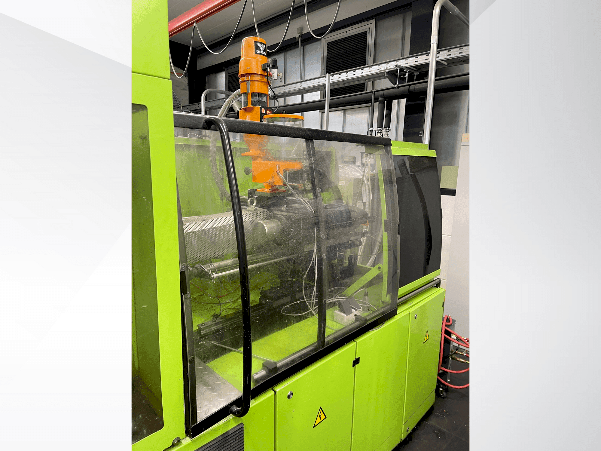 Widok z przodu maszyny Engel ES 330 H / 80V SOTR