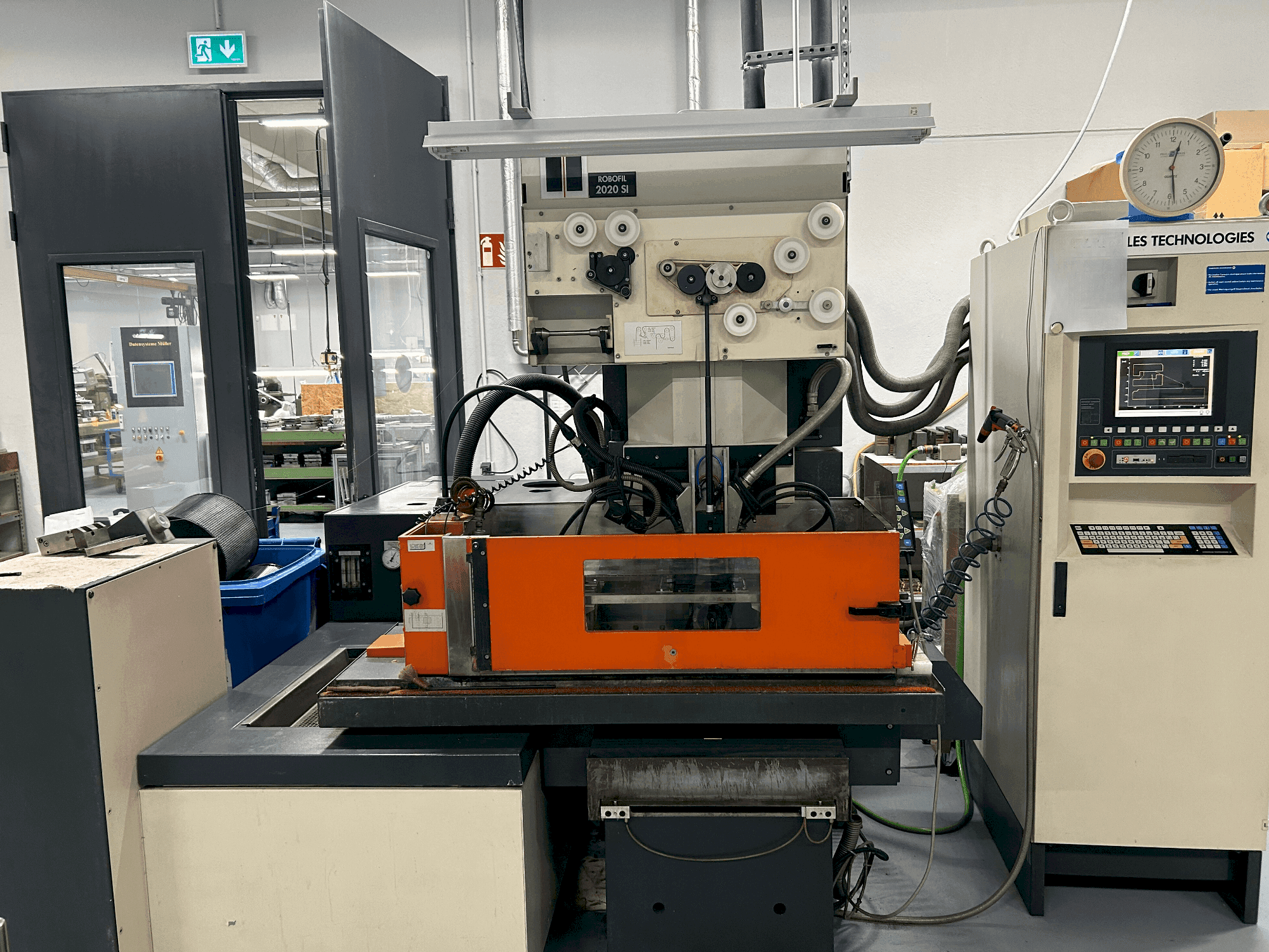 Widok z przodu maszyny CHARMILLES ROBOFIL 2020 SI