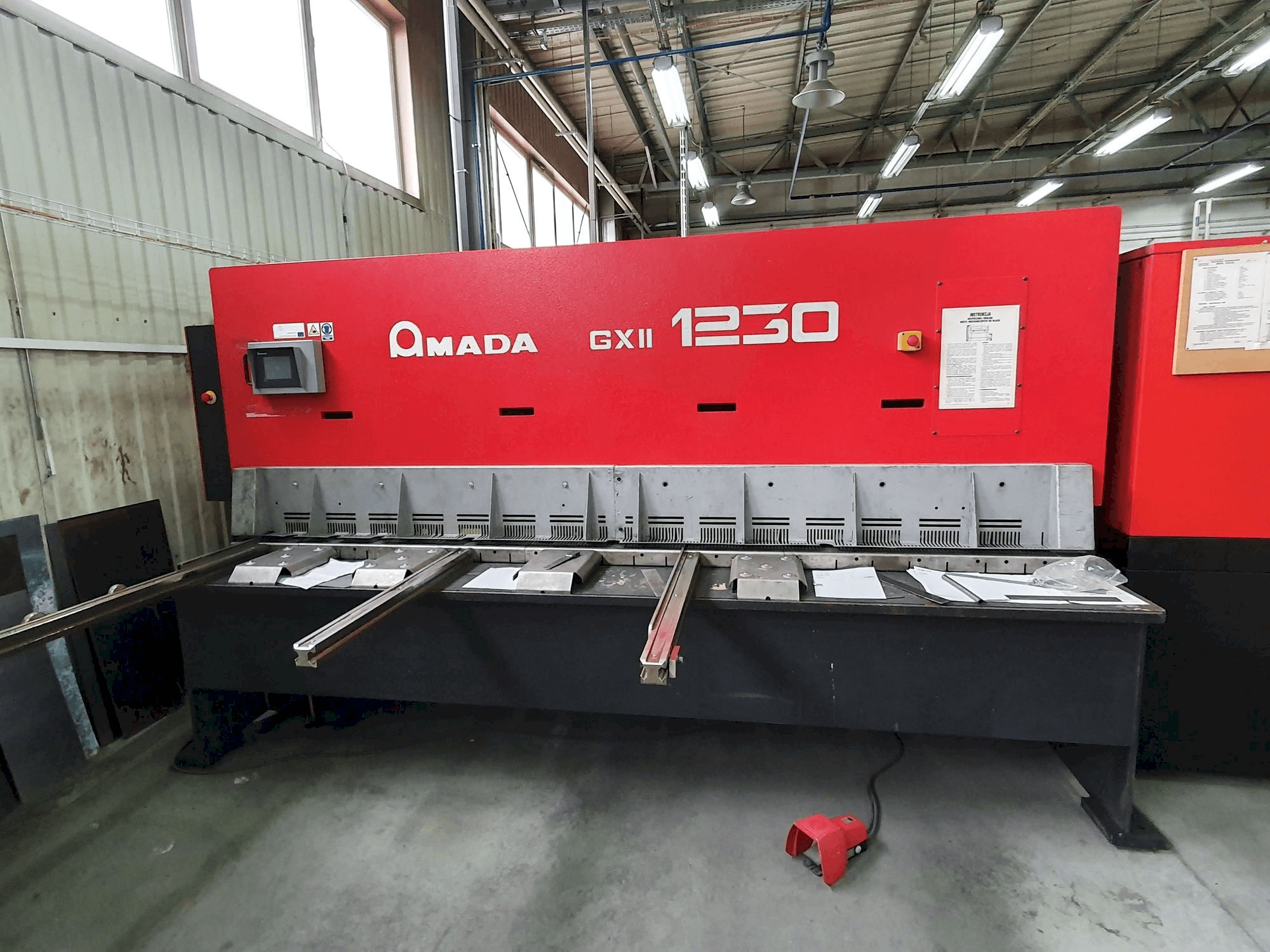 Widok z przodu maszyny AMADA GX II 1230