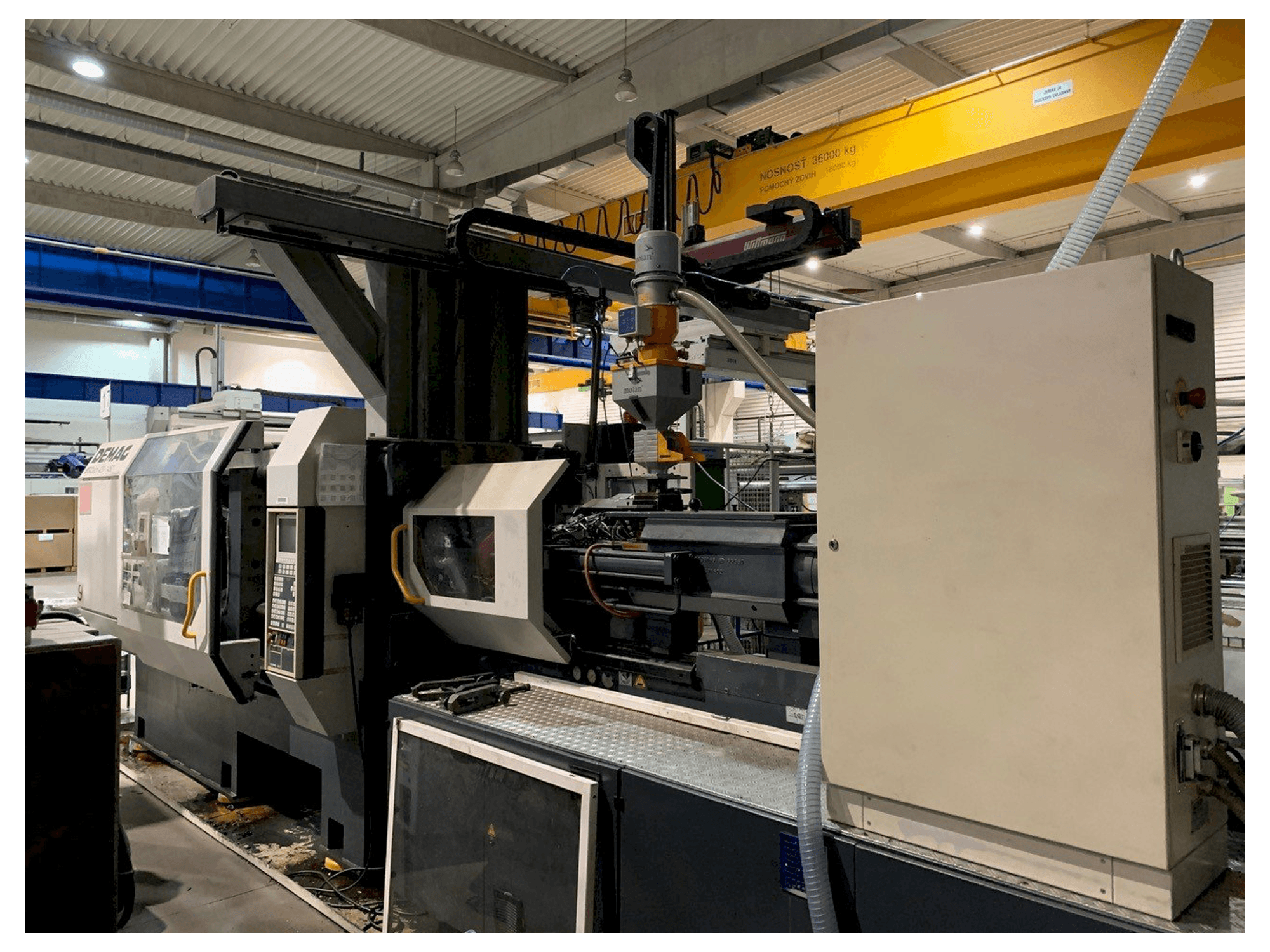 Widok z przodu maszyny DEMAG Ergotech 4200-1450