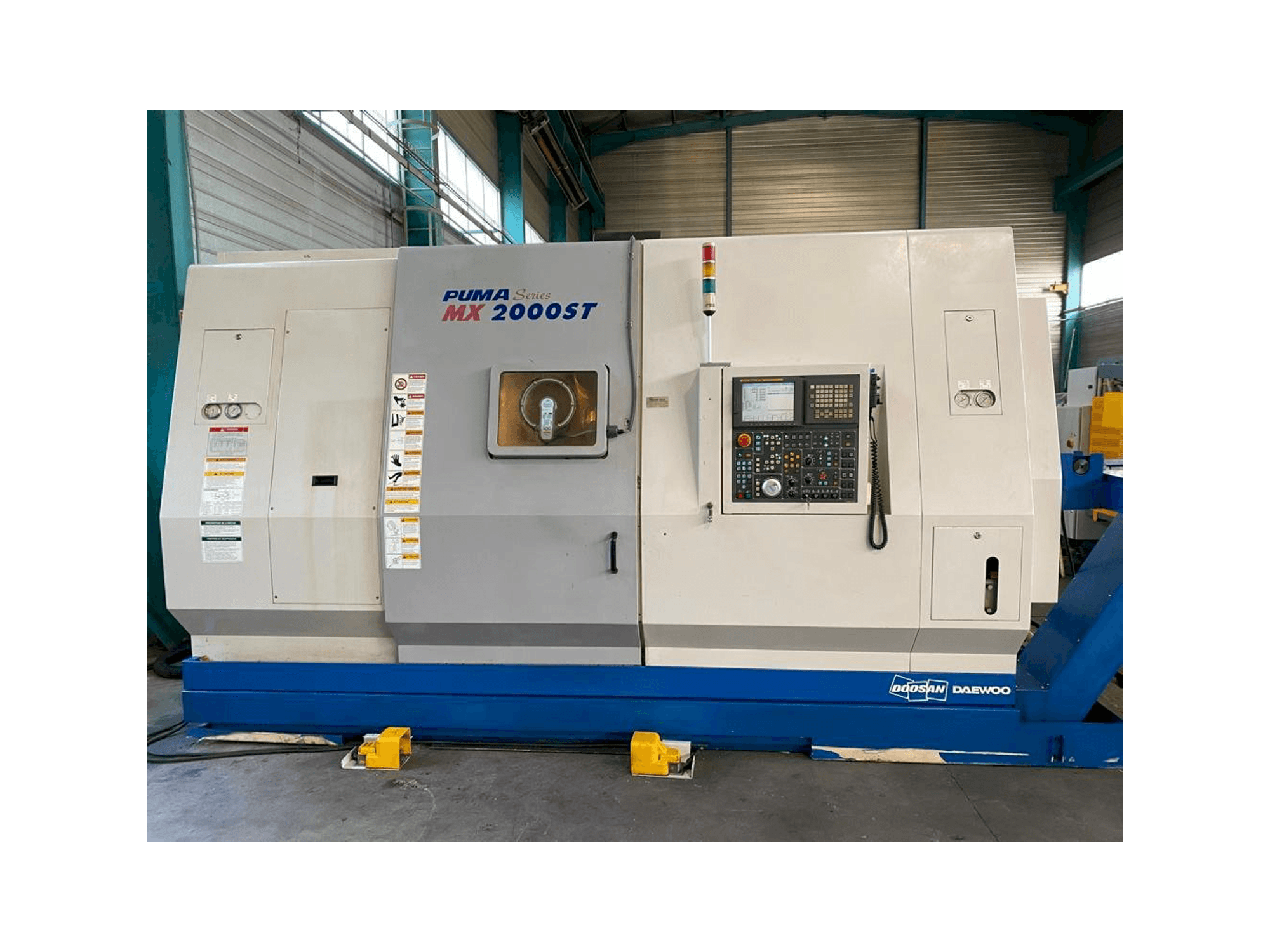 Widok z przodu maszyny Doosan PUMA MX 2000 ST