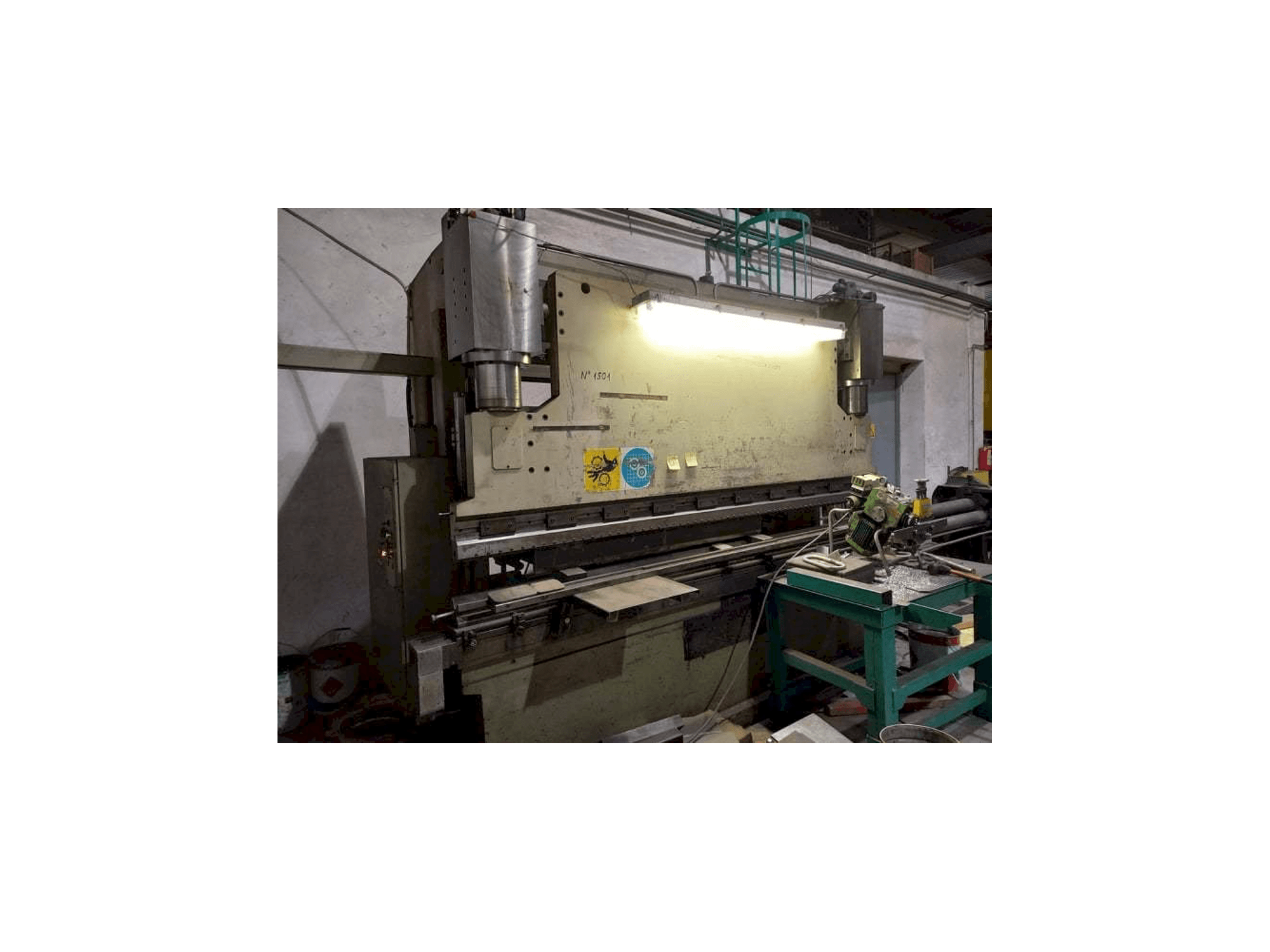 Widok z przodu maszyny DONEWELL HP3B