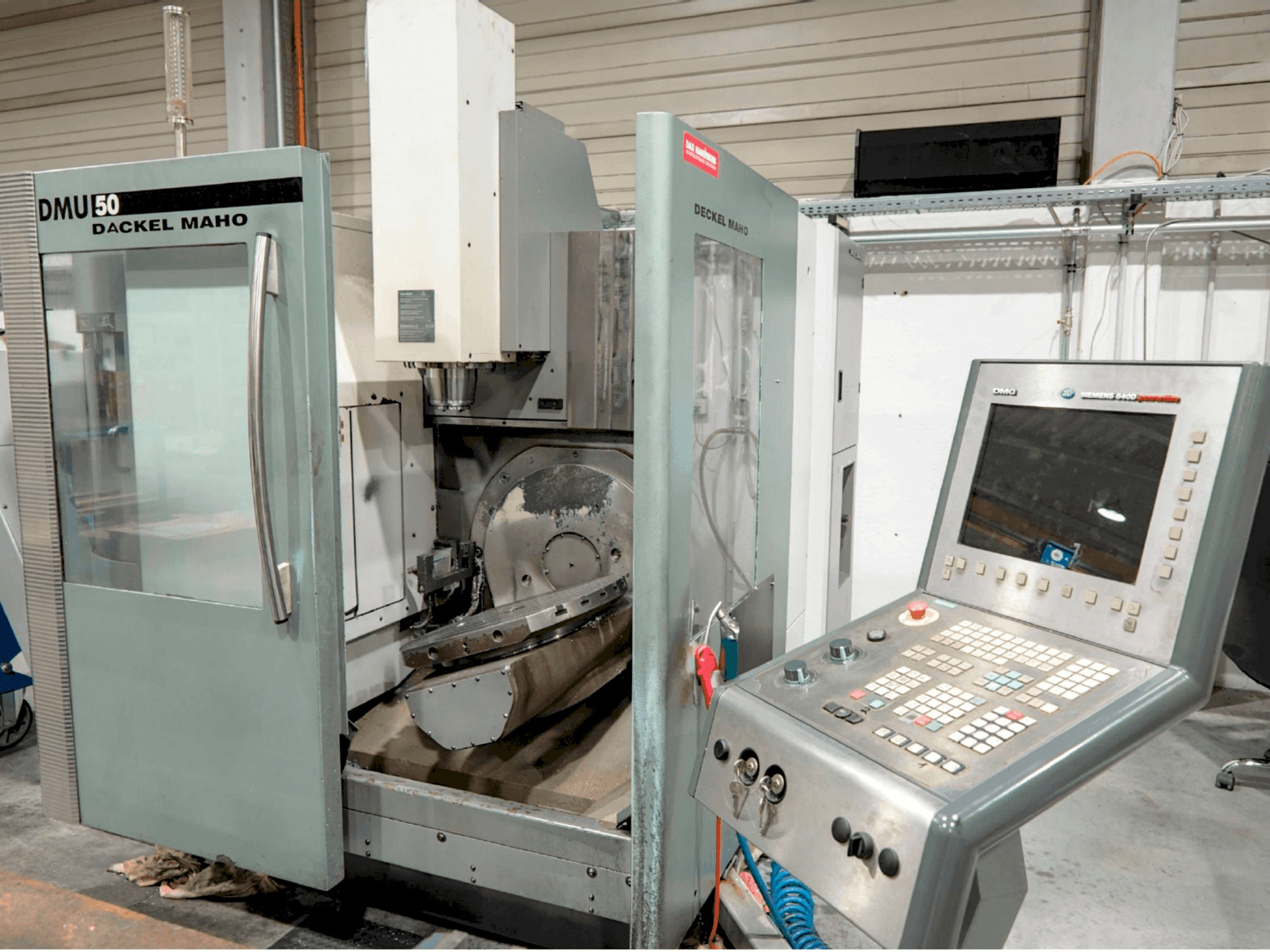 Widok z przodu maszyny DMG DMU 50