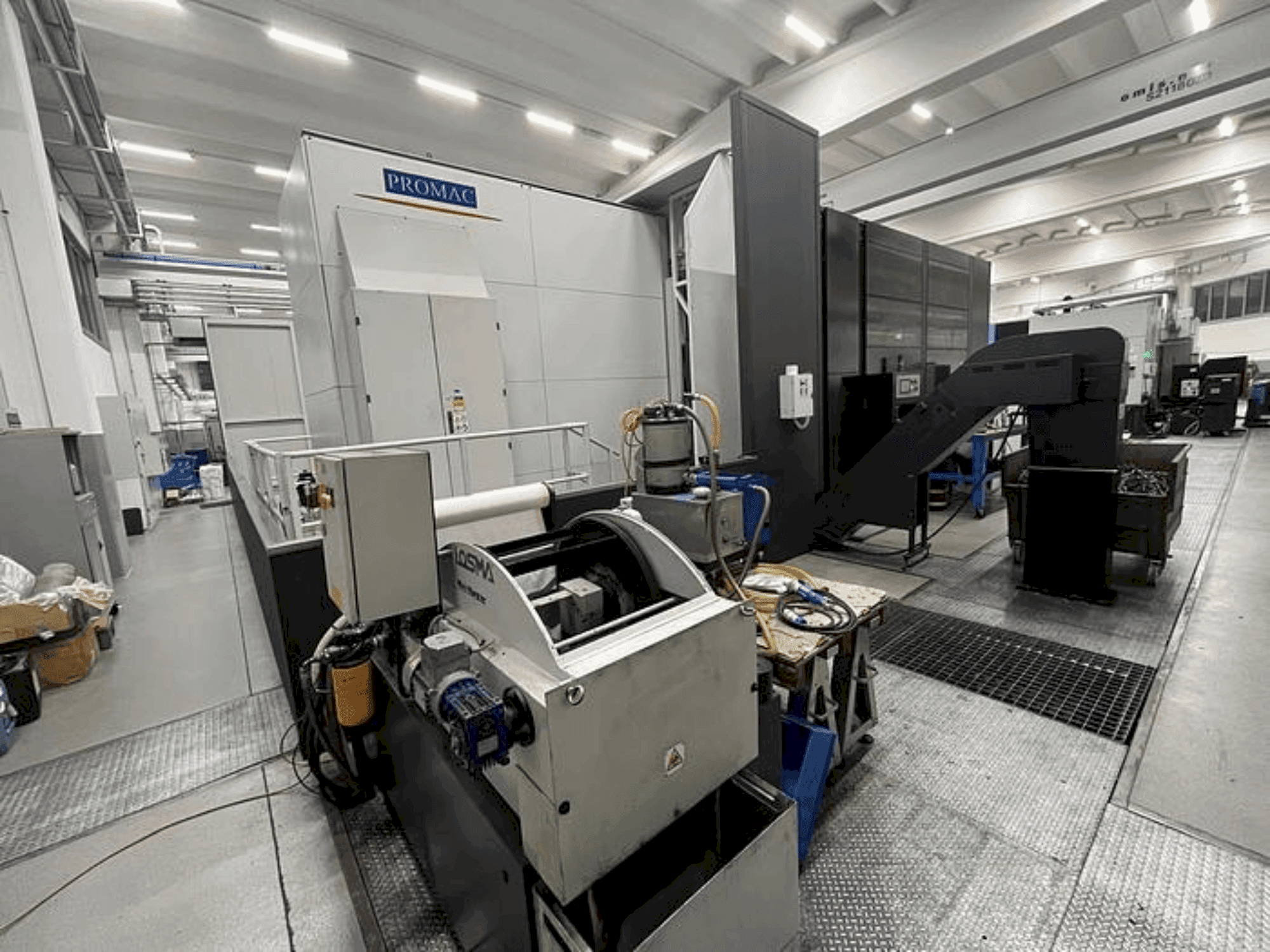 Widok z przodu maszyny PROMAC ETESIAN HMC. A PORTALE