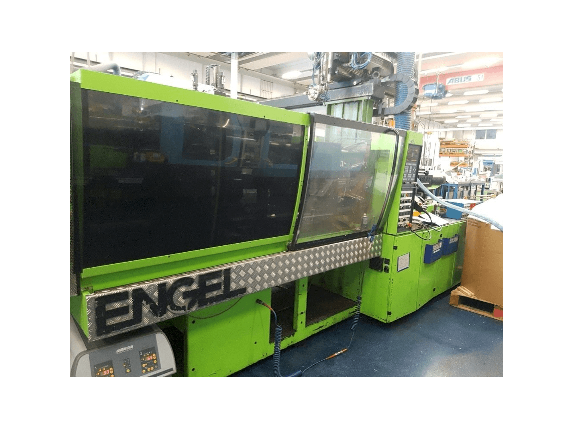 Widok z przodu maszyny ENGEL ES 600/145 ST