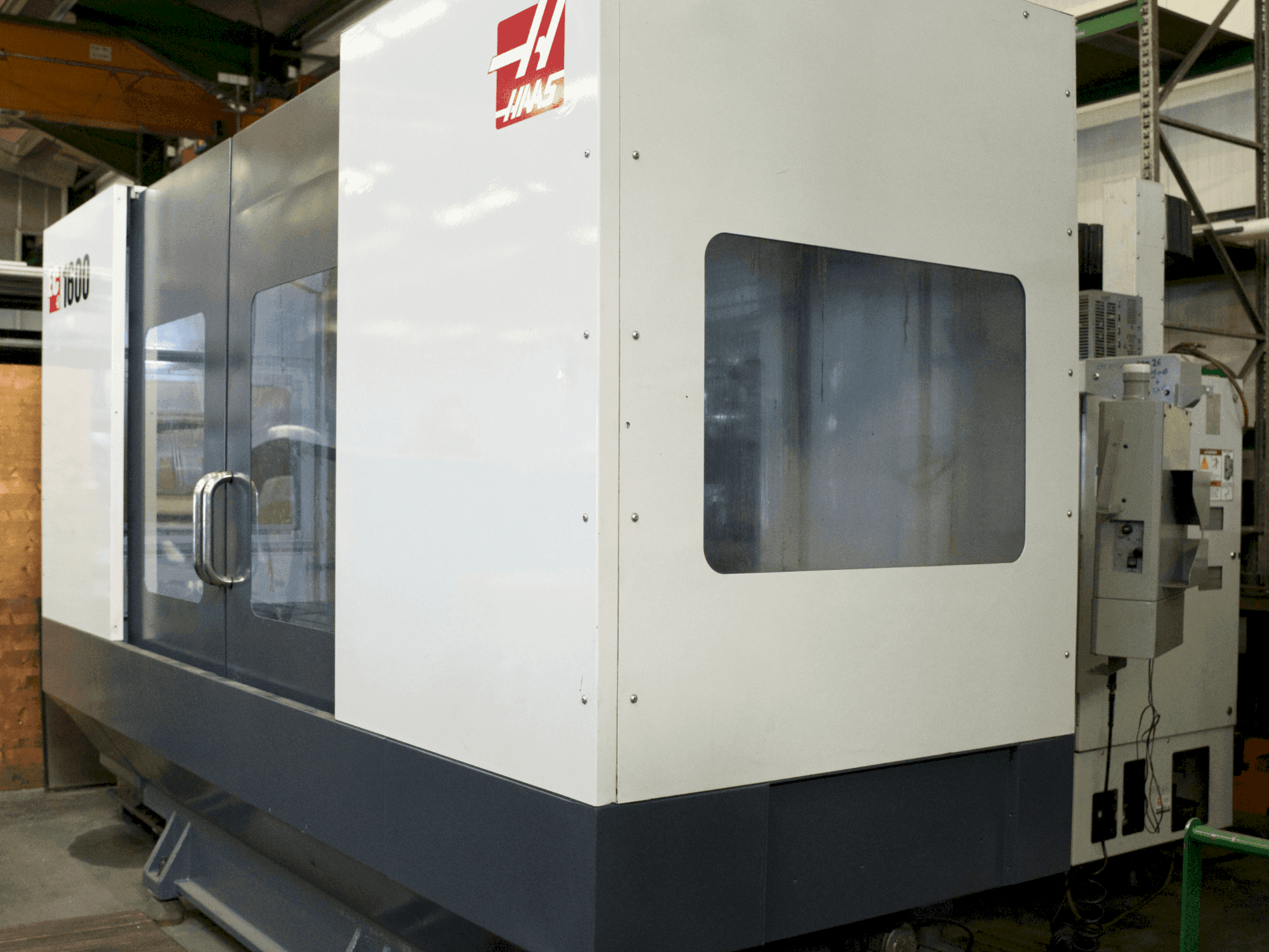 Widok z przodu maszyny HAAS EC-1600