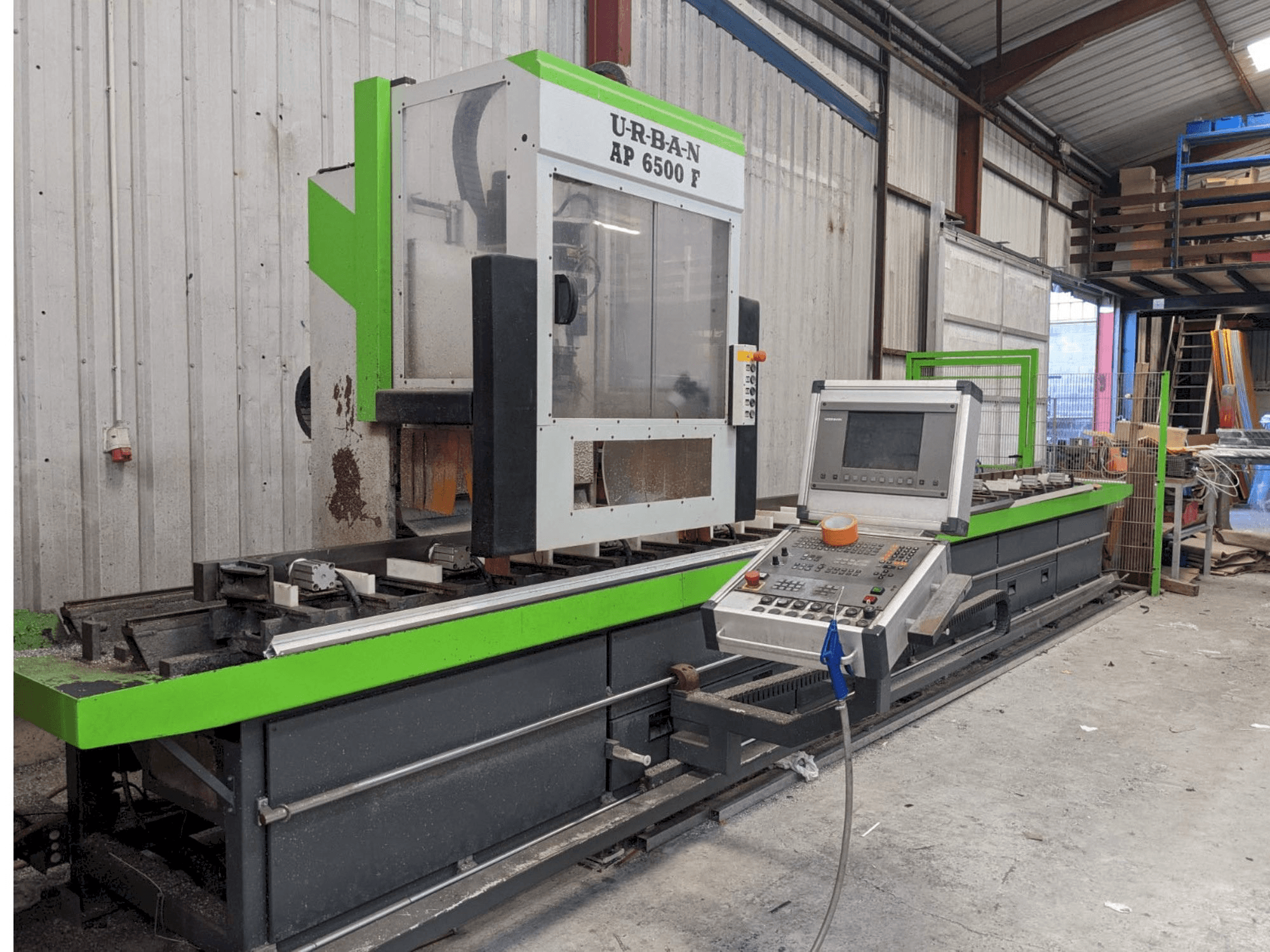 Widok z przodu maszyny URBAN AP6500