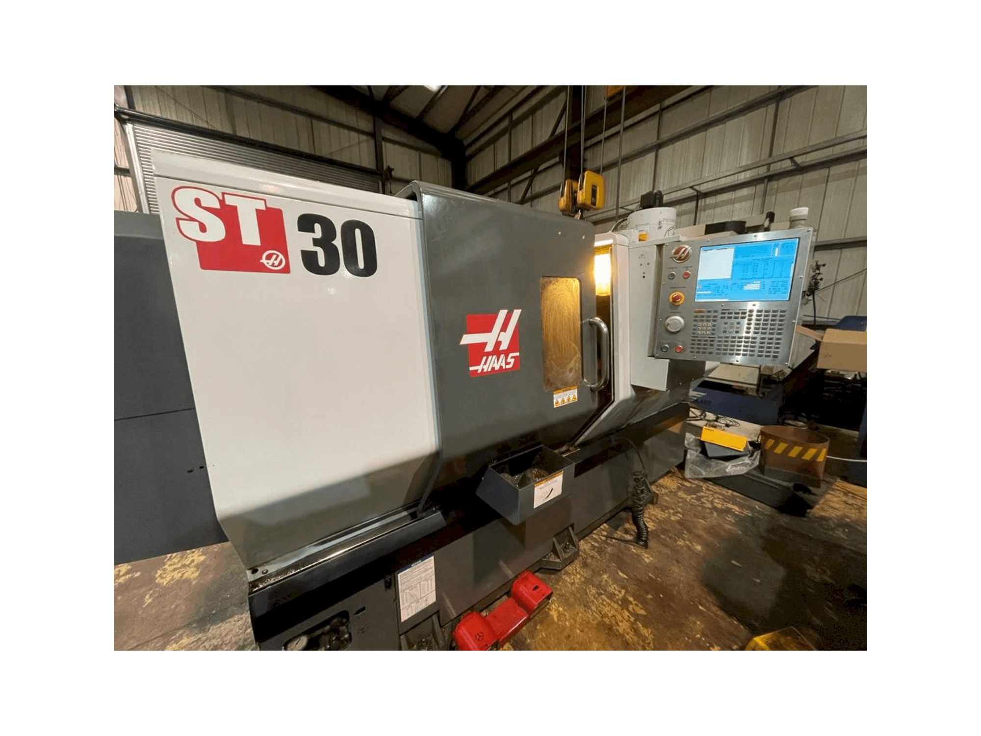 Widok z przodu maszyny HAAS ST-30
