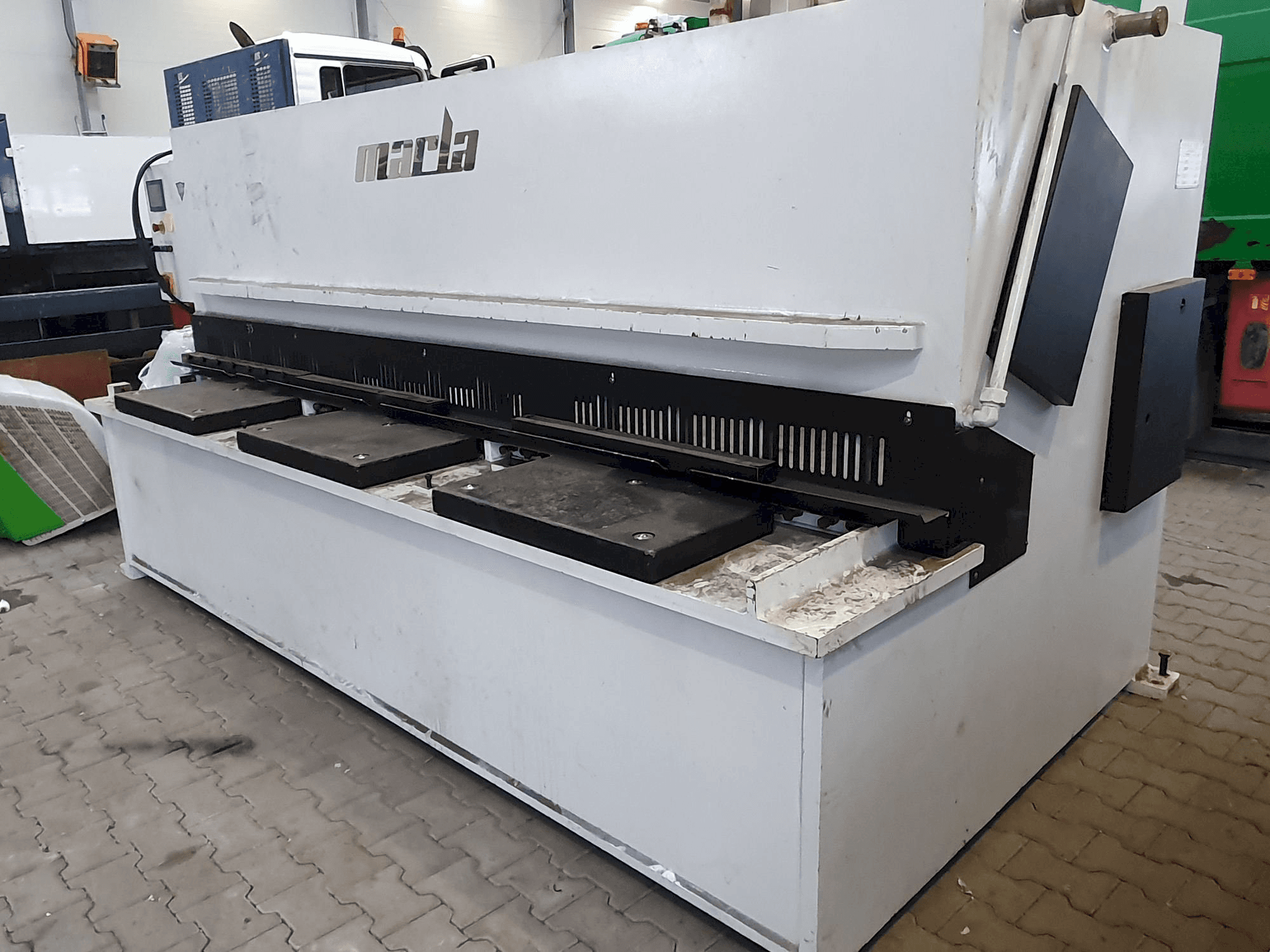 Widok z przodu maszyny MARLA S-CUT 3010