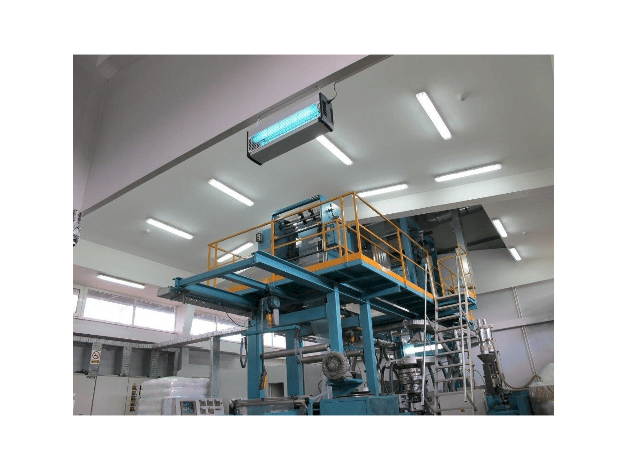 Widok z przodu maszyny BARMAG BF 12/4.5 - 800 AK