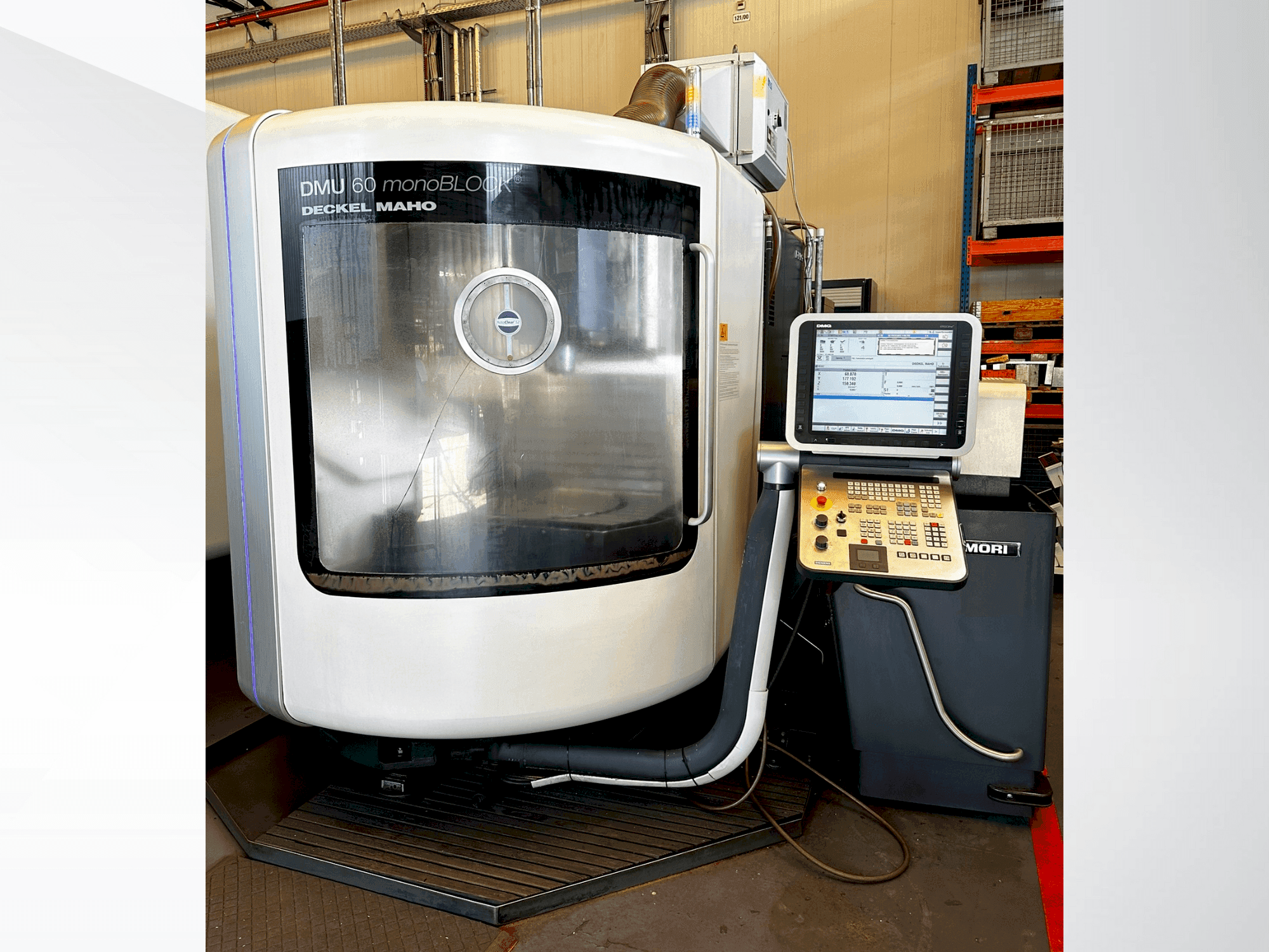 Widok z przodu maszyny DMG MORI DMU 60 monoBLOCK
