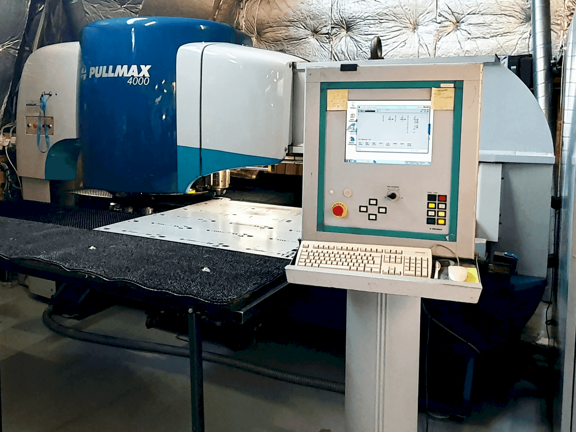 Widok z przodu maszyny Pullmax 4000
