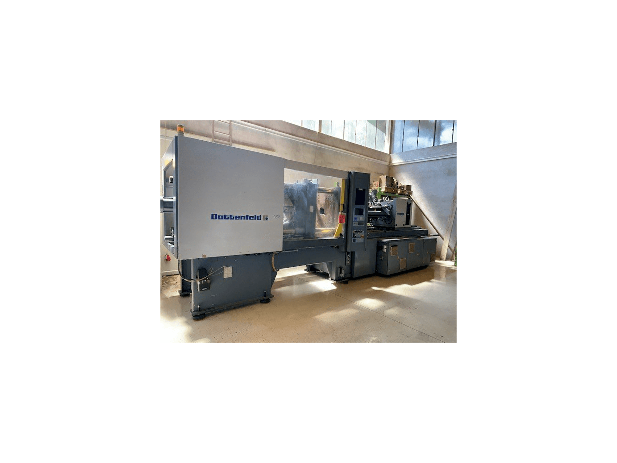 Widok lewej strony maszyny Battenfeld BA 3500/1900 BK