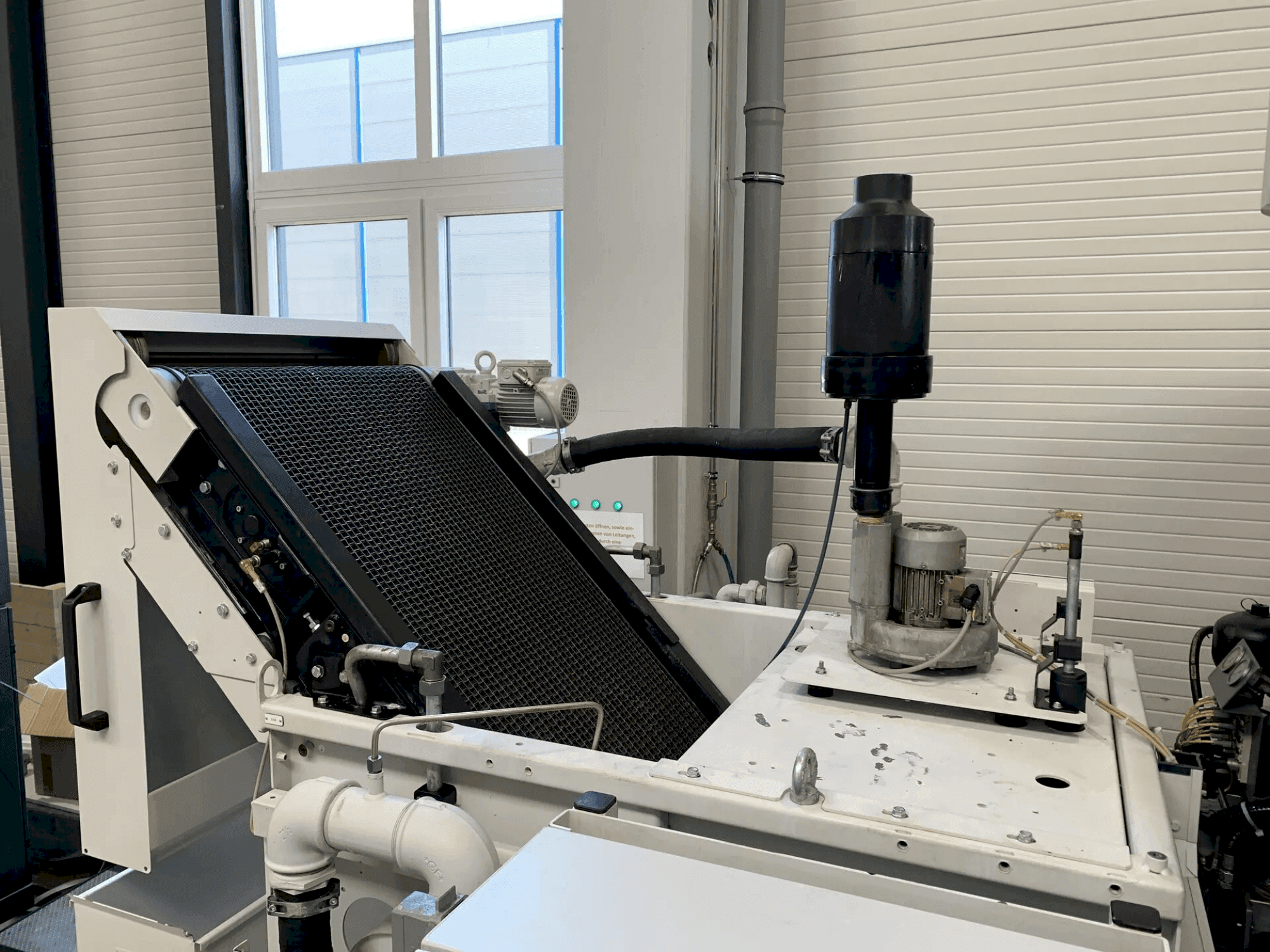 Widok z przodu maszyny CHIRON FZ 15K S FA