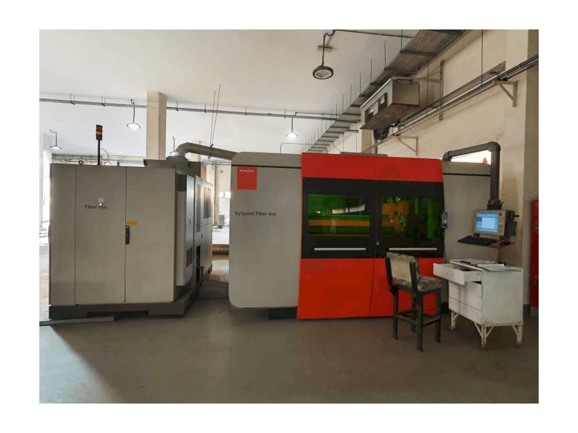 Widok z przodu maszyny Bystronic BySprint Fiber 4020