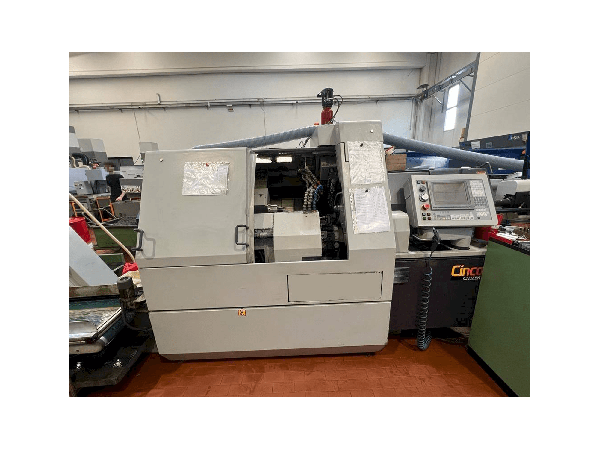 Widok z przodu maszyny Citizen M32