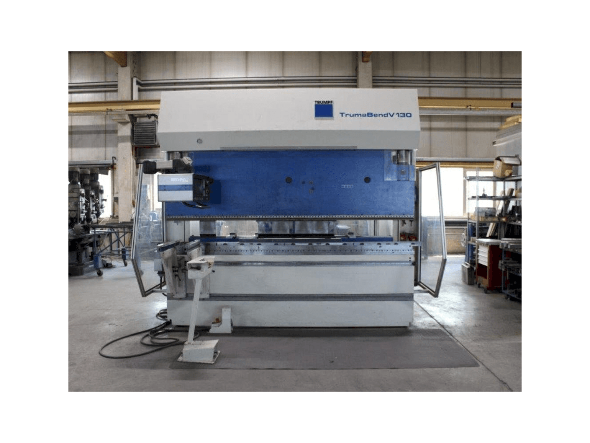 Widok z przodu maszyny Trumpf TrumaBend V130
