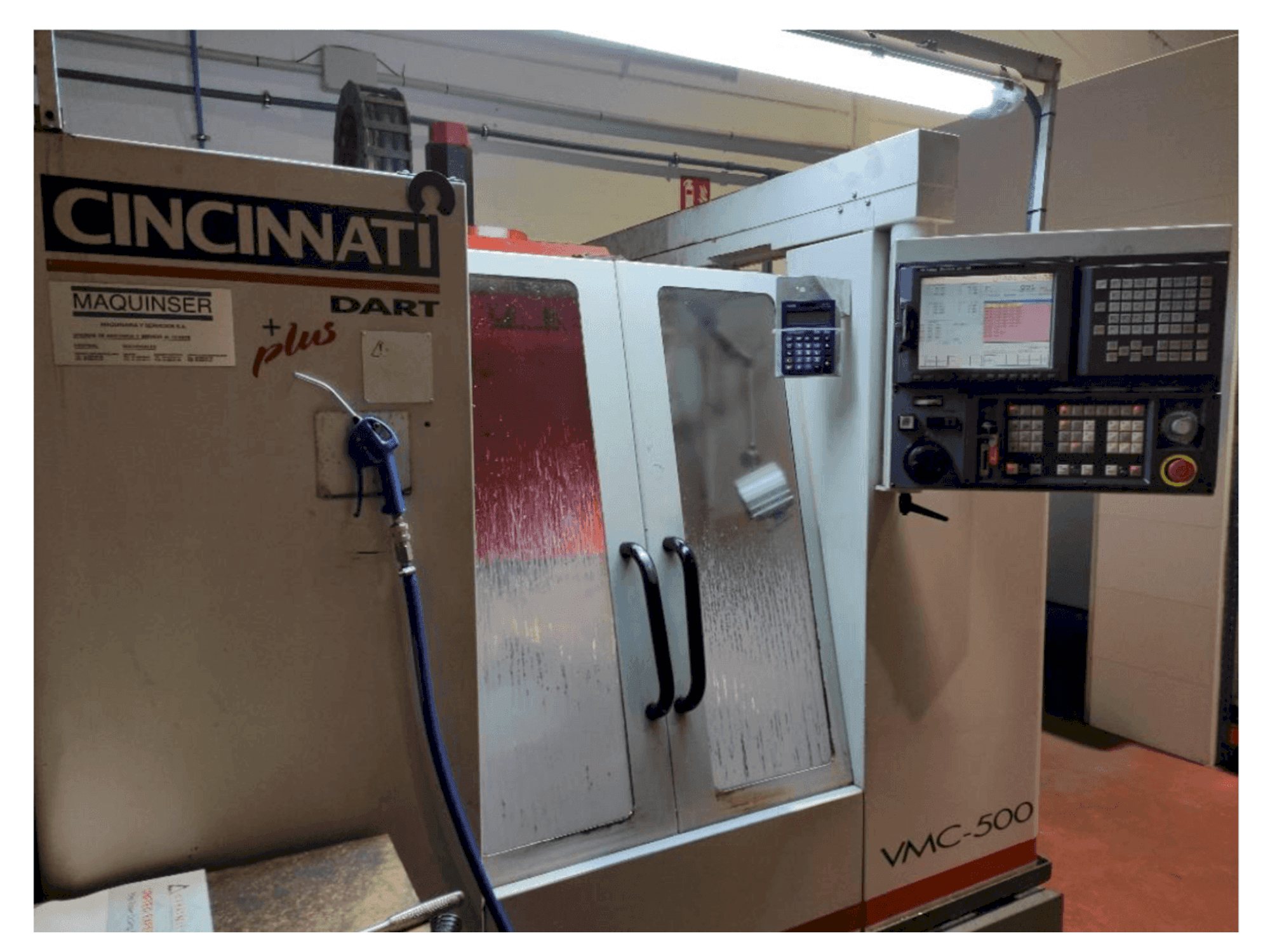 Widok z przodu maszyny Cincinnati Dart Plus VMC-500