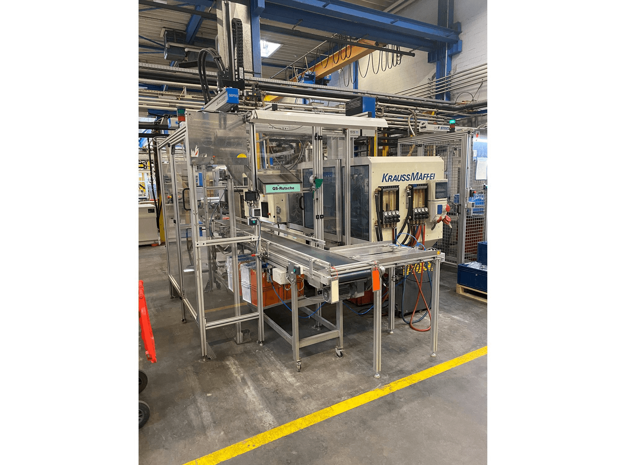 Widok z przodu maszyny Krauss Maffei 80-390 C2