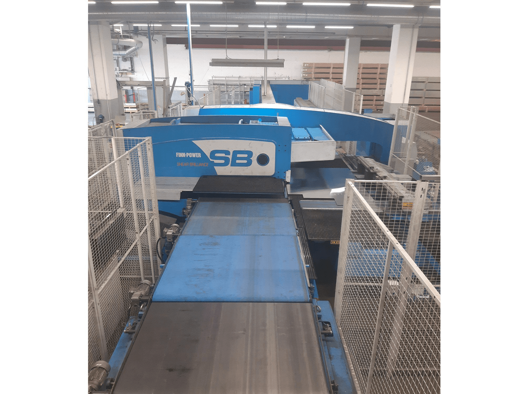 Widok z przodu maszyny Prima Power SB8