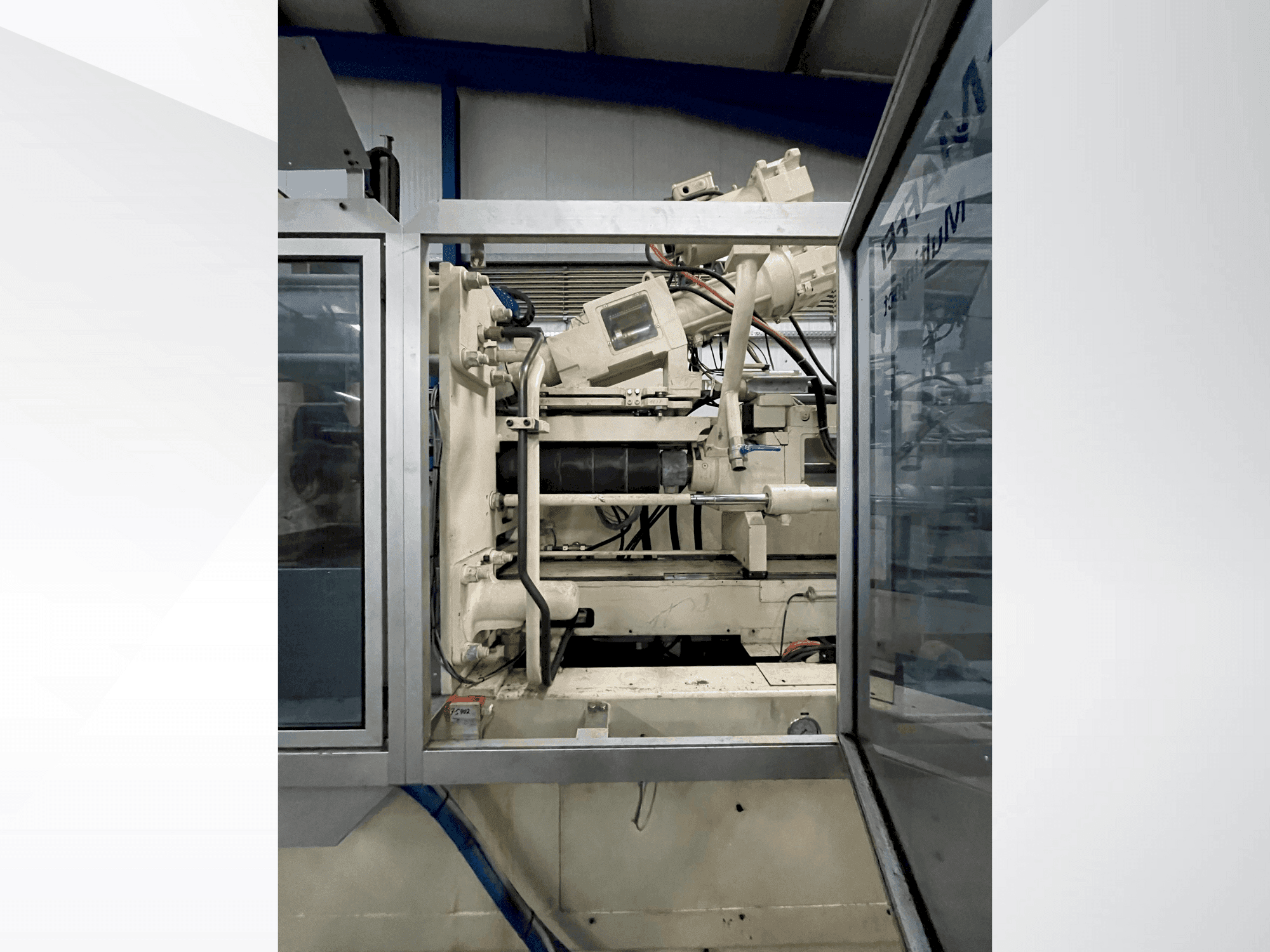 Widok z przodu maszyny Krauss Maffei 300-1400-390-3-CZ