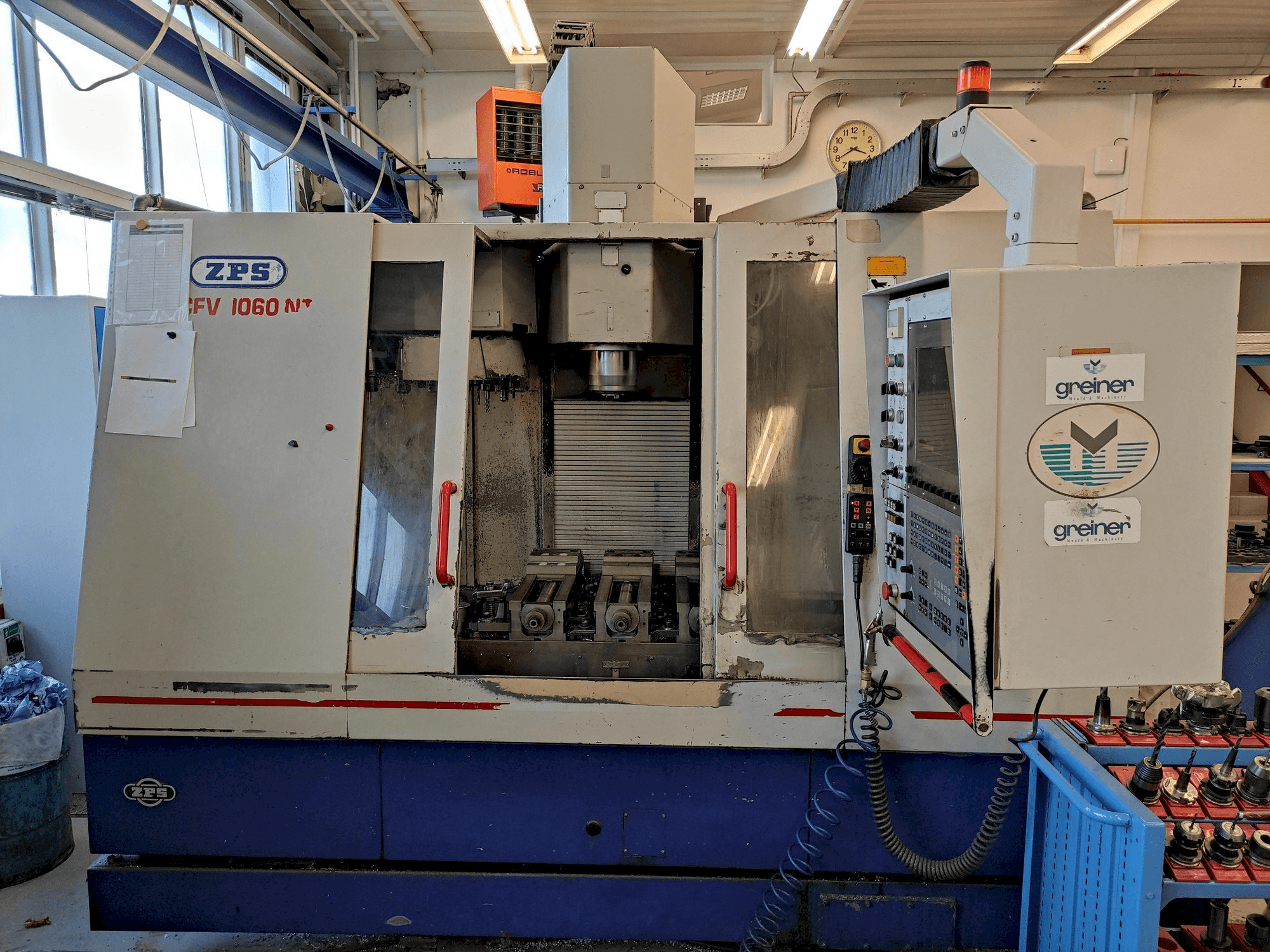 Widok z przodu maszyny ZPS MCFV 1060 NT