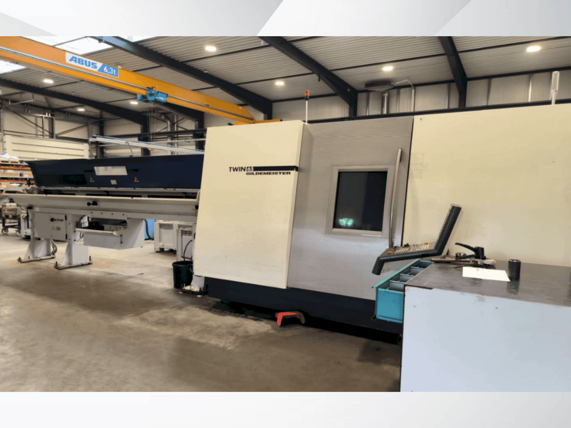 Widok z przodu maszyny DMG Gildemeister Twin 65