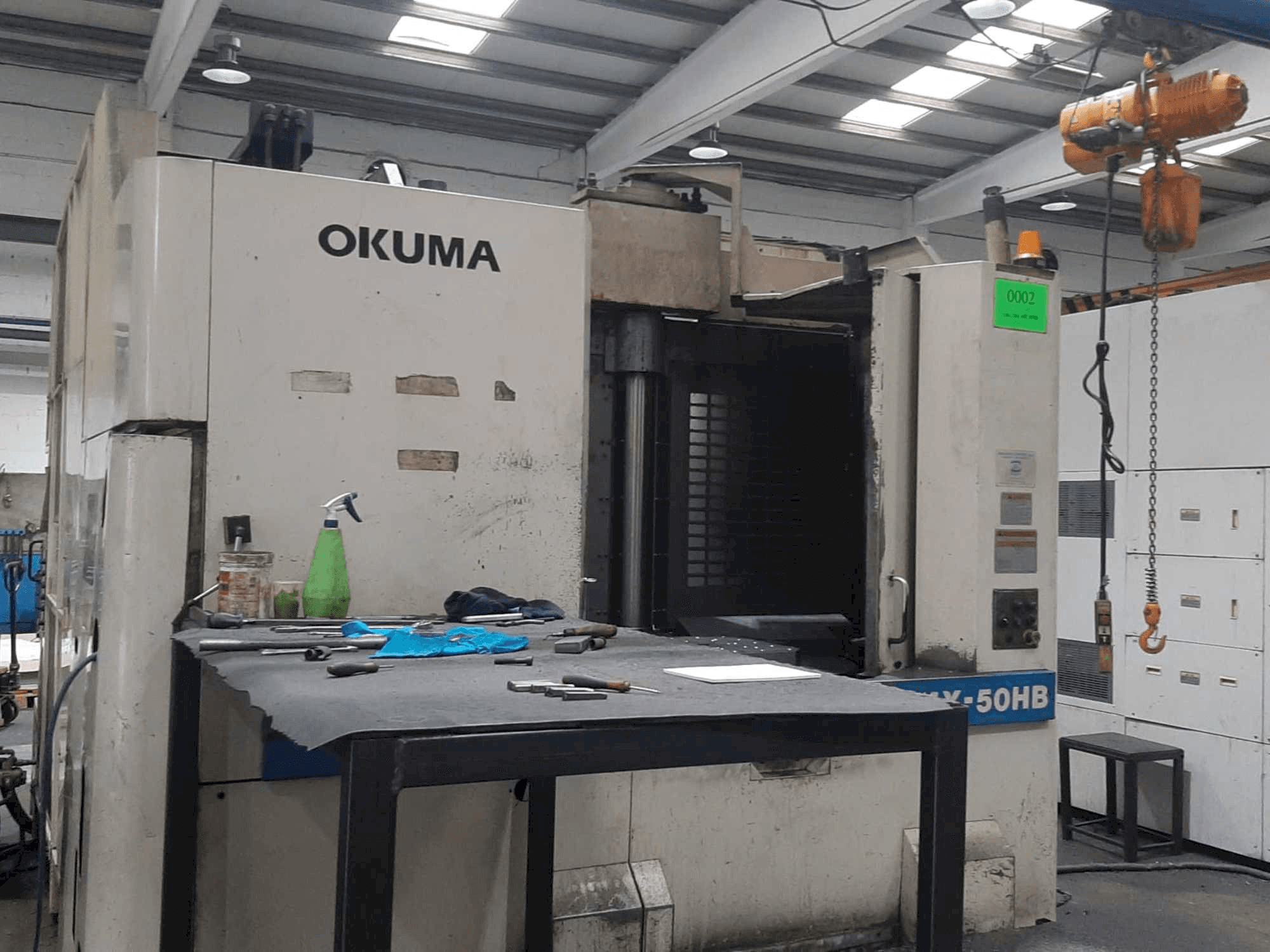 Widok z przodu maszyny Okuma MX-50HB