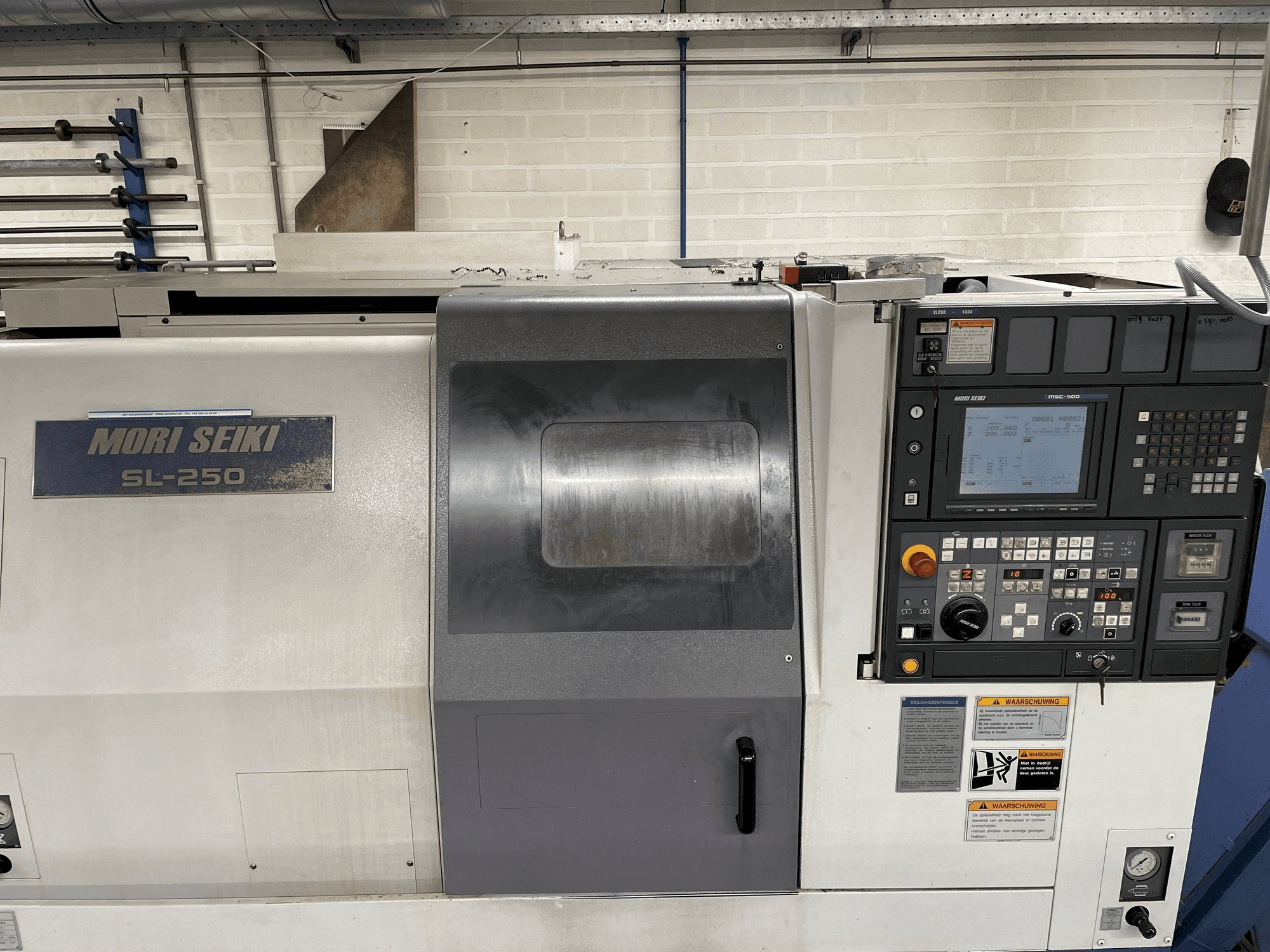 Widok z przodu maszyny MORI SEIKI SL-250