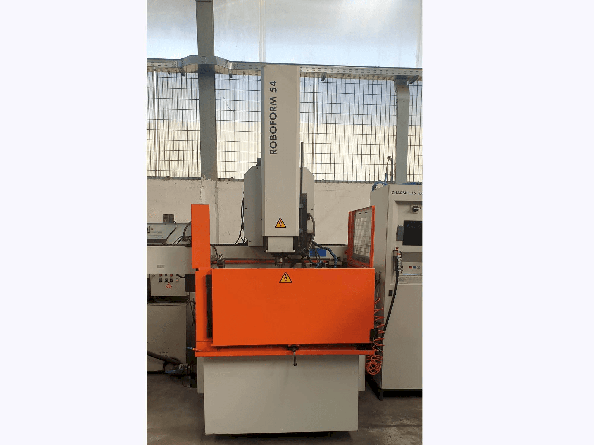 Widok z przodu maszyny CHARMILLES ROBOFORM 54