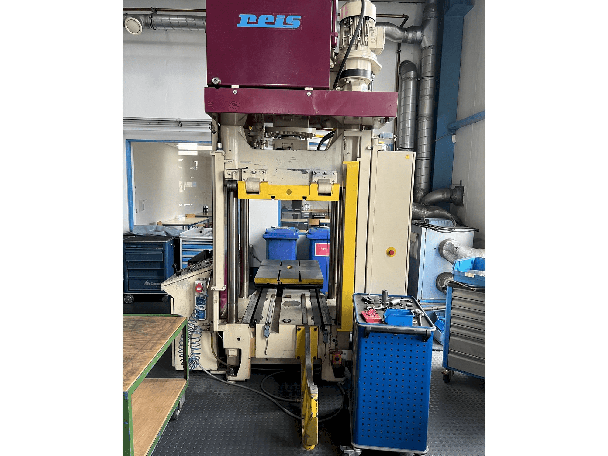 Widok z przodu maszyny Reis Tus 80-100