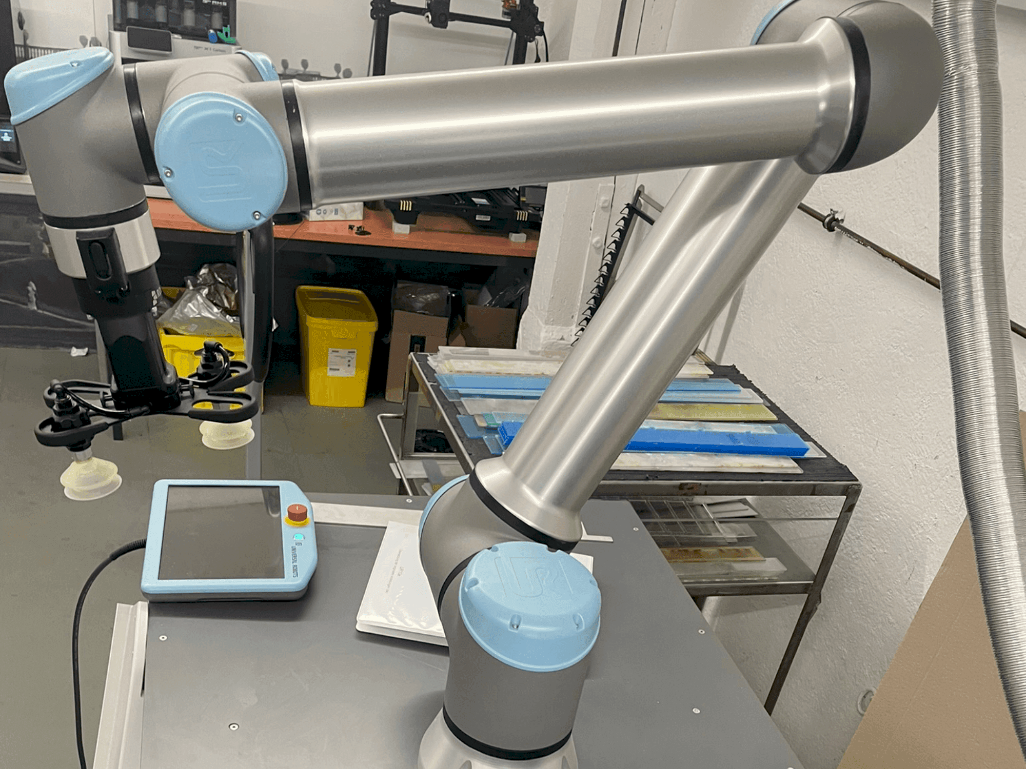 Widok z przodu maszyny Universal Robots UR10