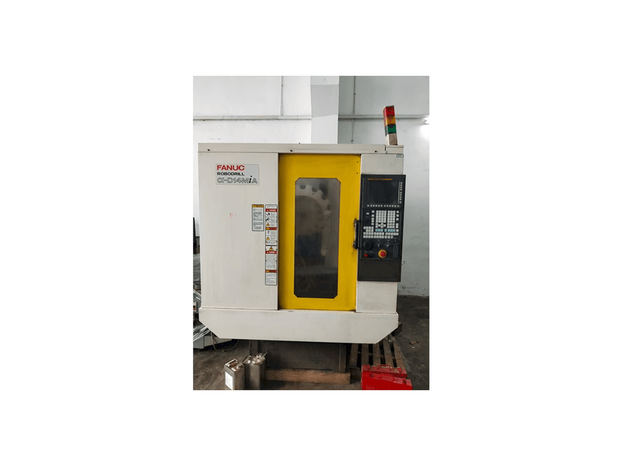 Widok z przodu maszyny FANUC Alpha-D14MiA