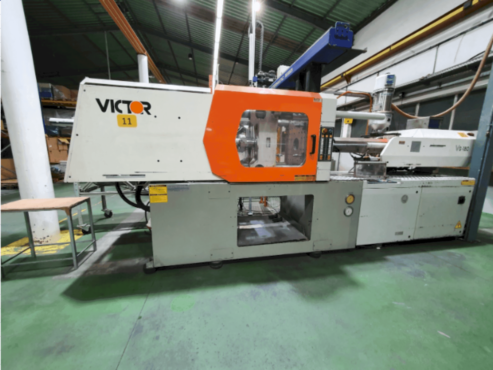 Widok z przodu maszyny Victor VS180