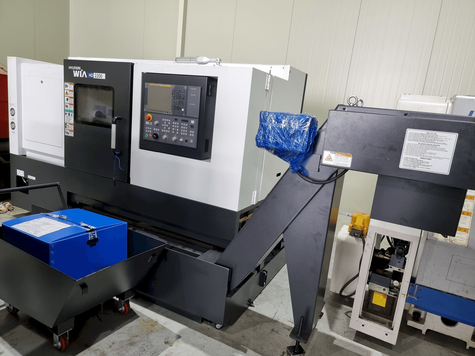 Widok z przodu maszyny Hyundai Wia HD2200