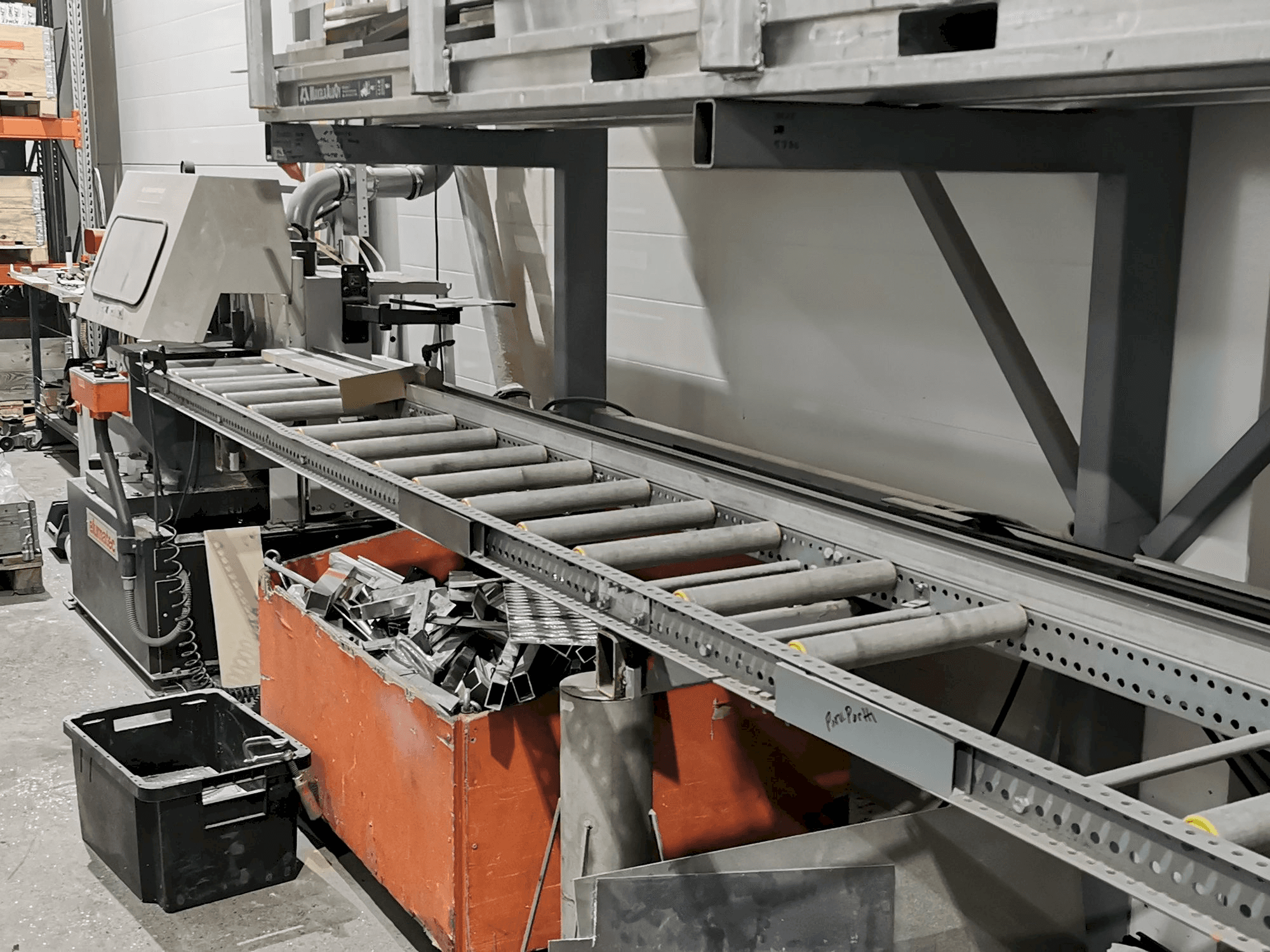 Widok z przodu maszyny Elumatec MGS 105/01