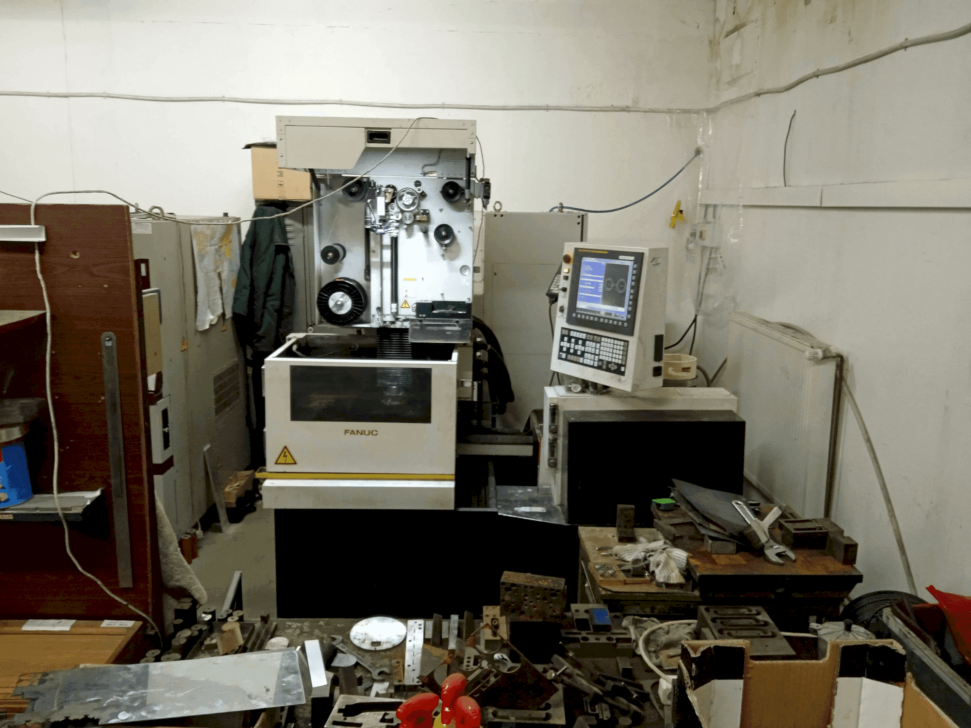 Widok z przodu maszyny FANUC Robocut Alpha 0iE