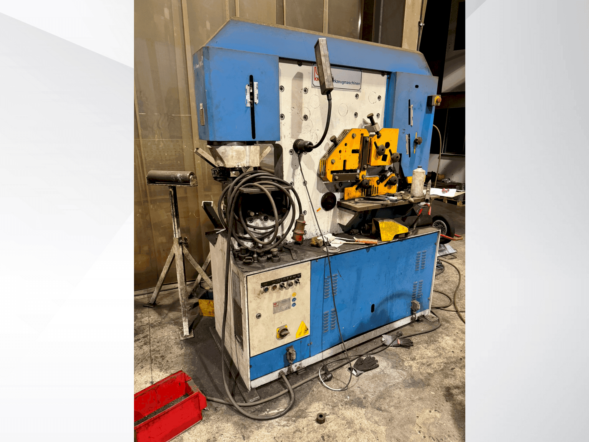 Widok z przodu maszyny KNUTH HPS 80/1500