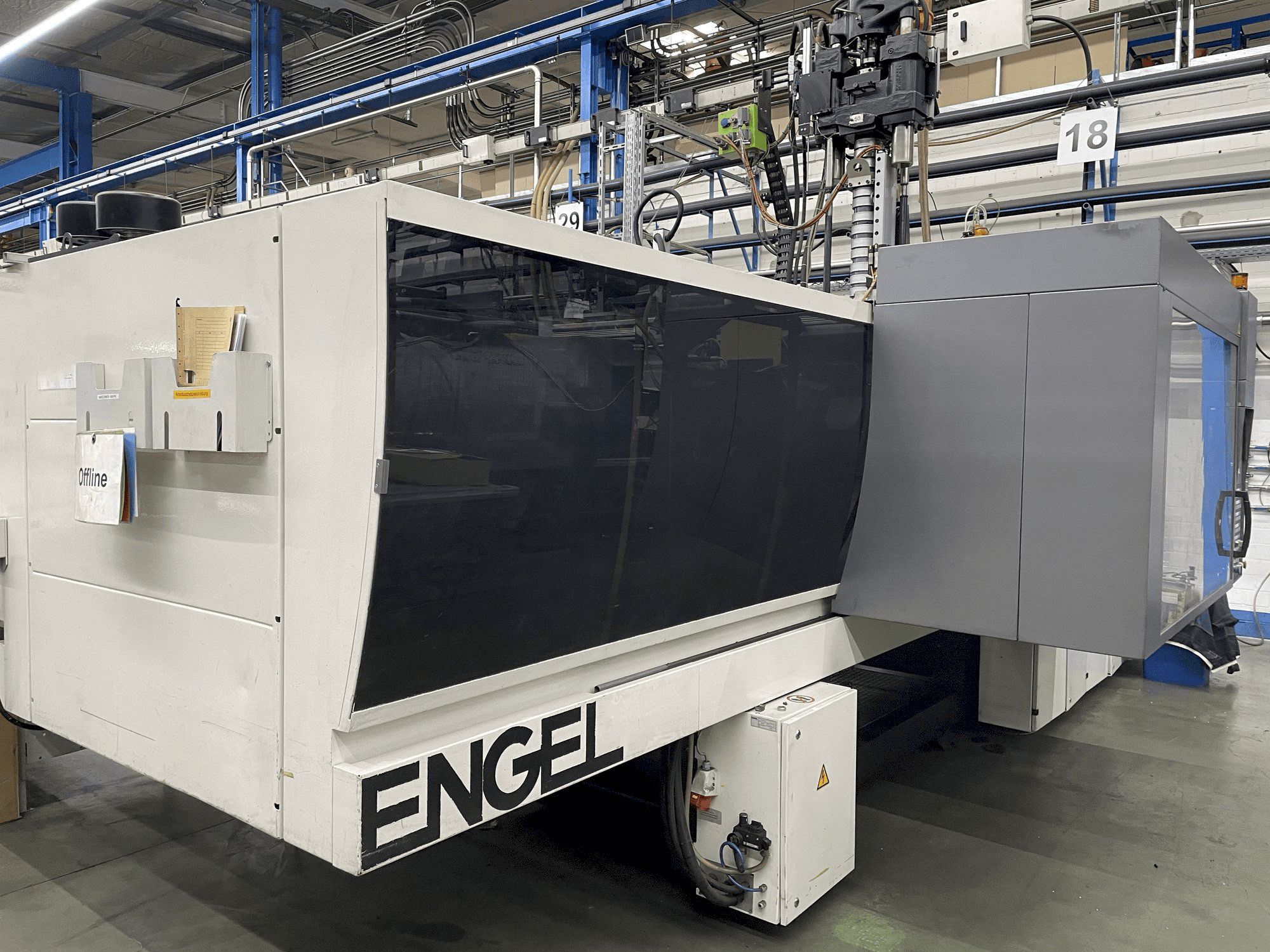 Widok z przodu maszyny ENGEL VICTORY 1350H500V/350 Combi