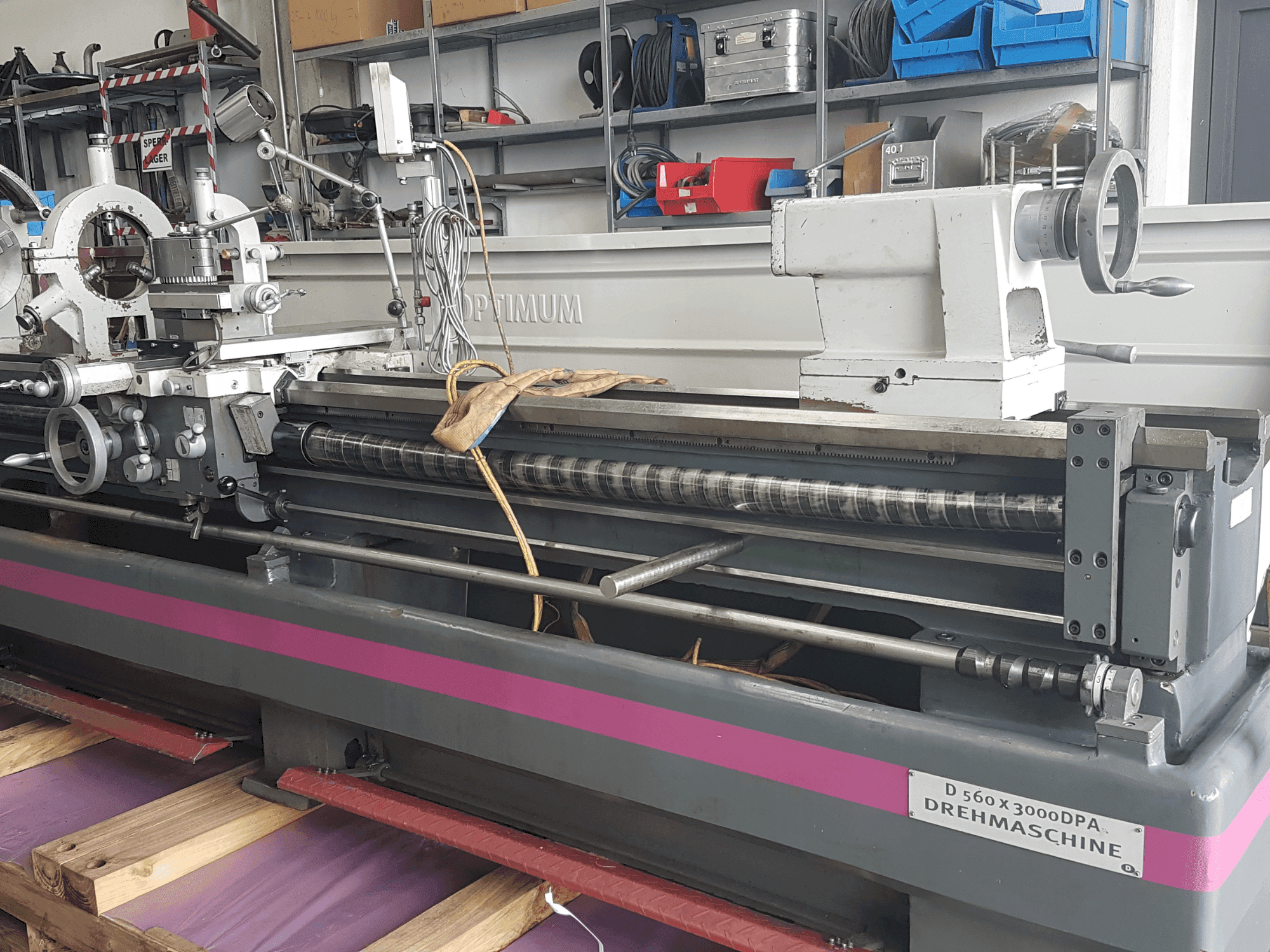 Widok z przodu maszyny Optimum D 5600x3000