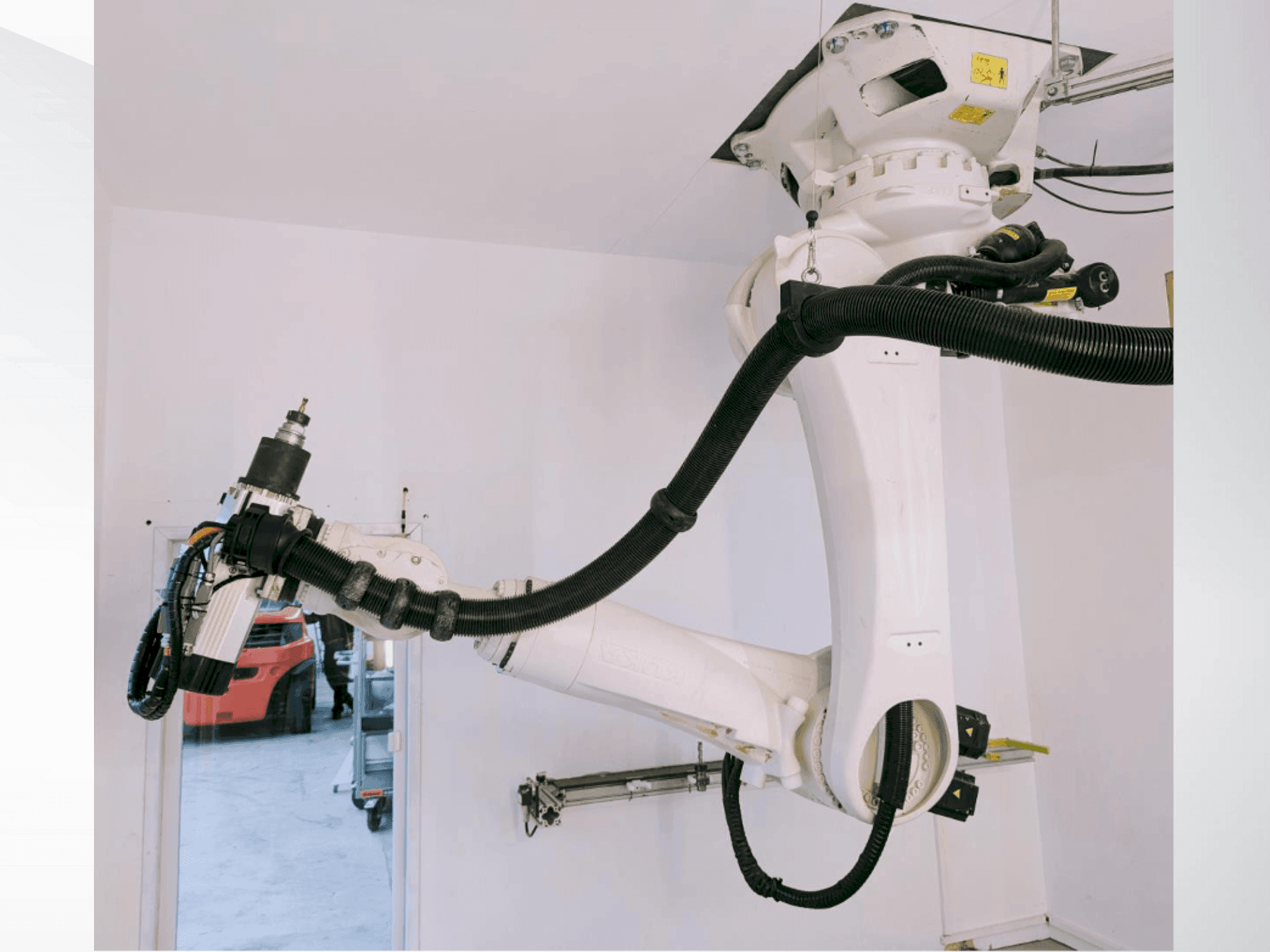 Widok z przodu maszyny KUKA KR 270 R2700 C ultra + Absolute measurement