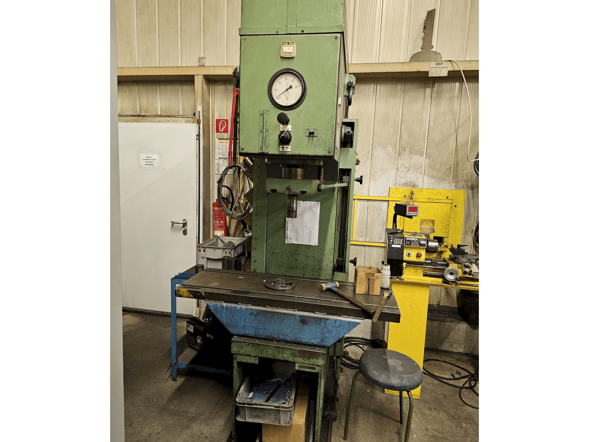 Widok z przodu maszyny VEB PYE/25/1