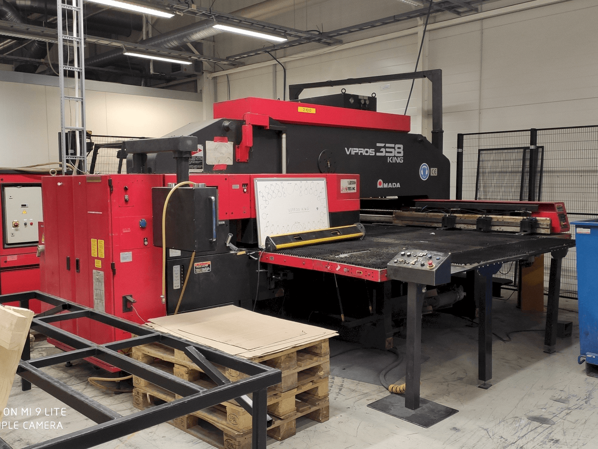 Widok z przodu maszyny AMADA Vipros 358 King FS18 PC EMC