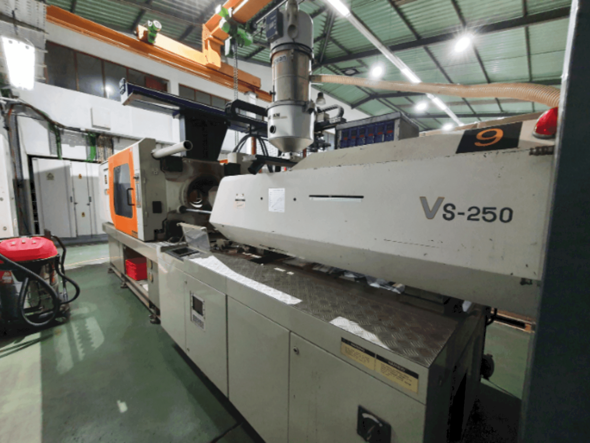 Widok z przodu maszyny Victor VS-250