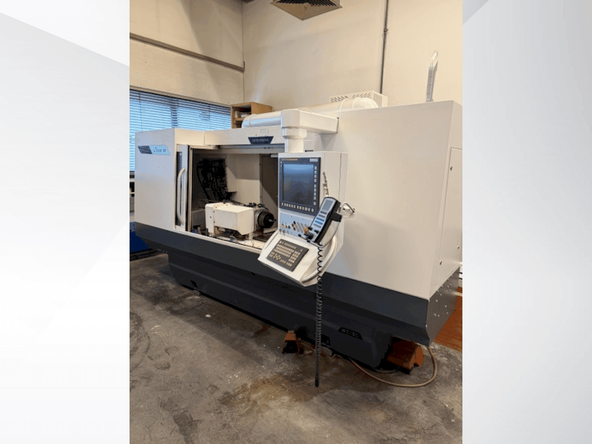 Widok z przodu maszyny STUDER S31