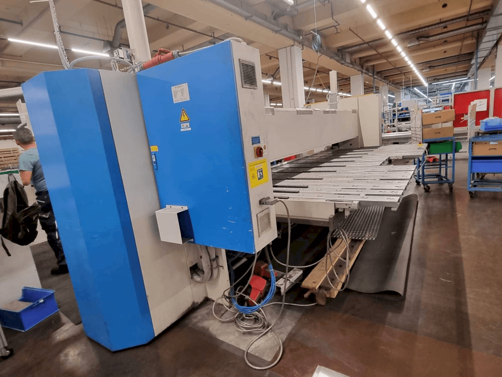 Widok lewej strony maszyny SCHRODER-FASTI FP40-40/03