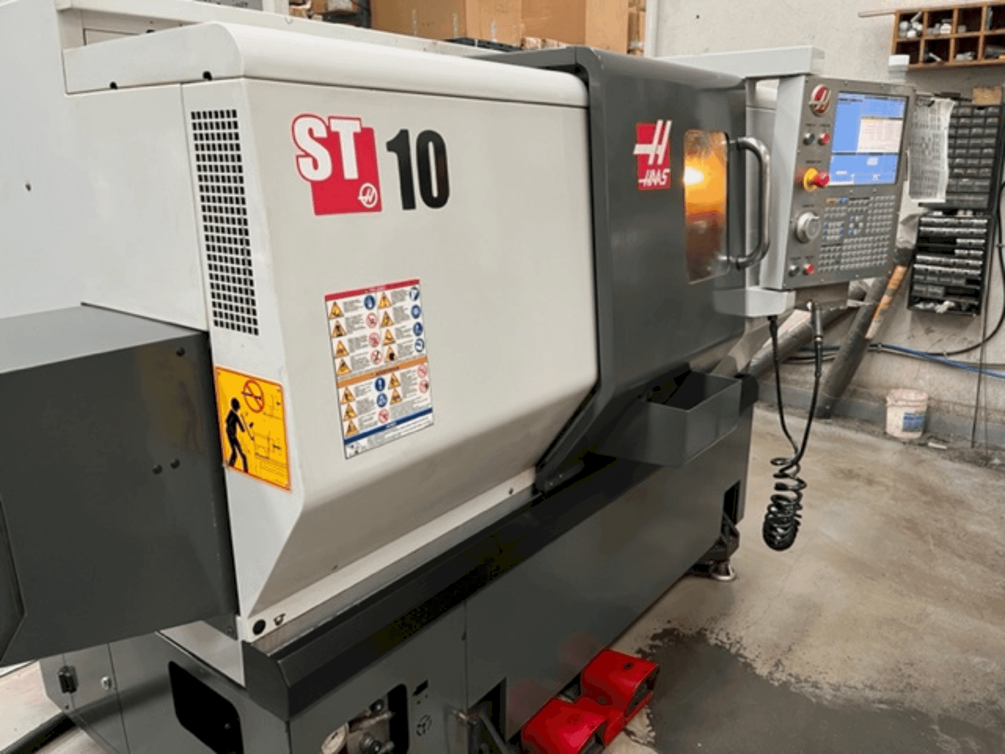 Widok z przodu maszyny HAAS ST 10