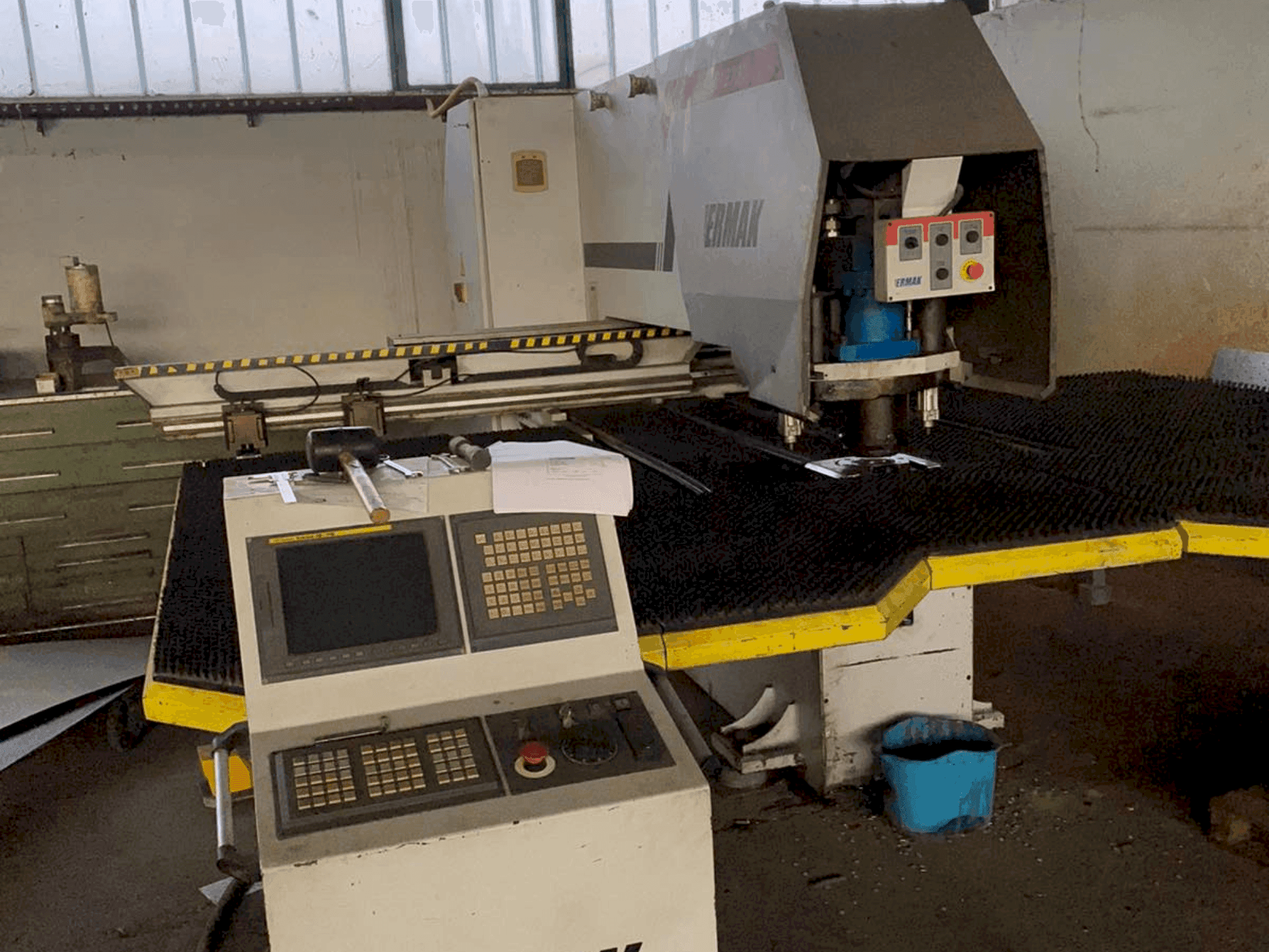 Widok z przodu maszyny ERMAK EPP 1270 x 30