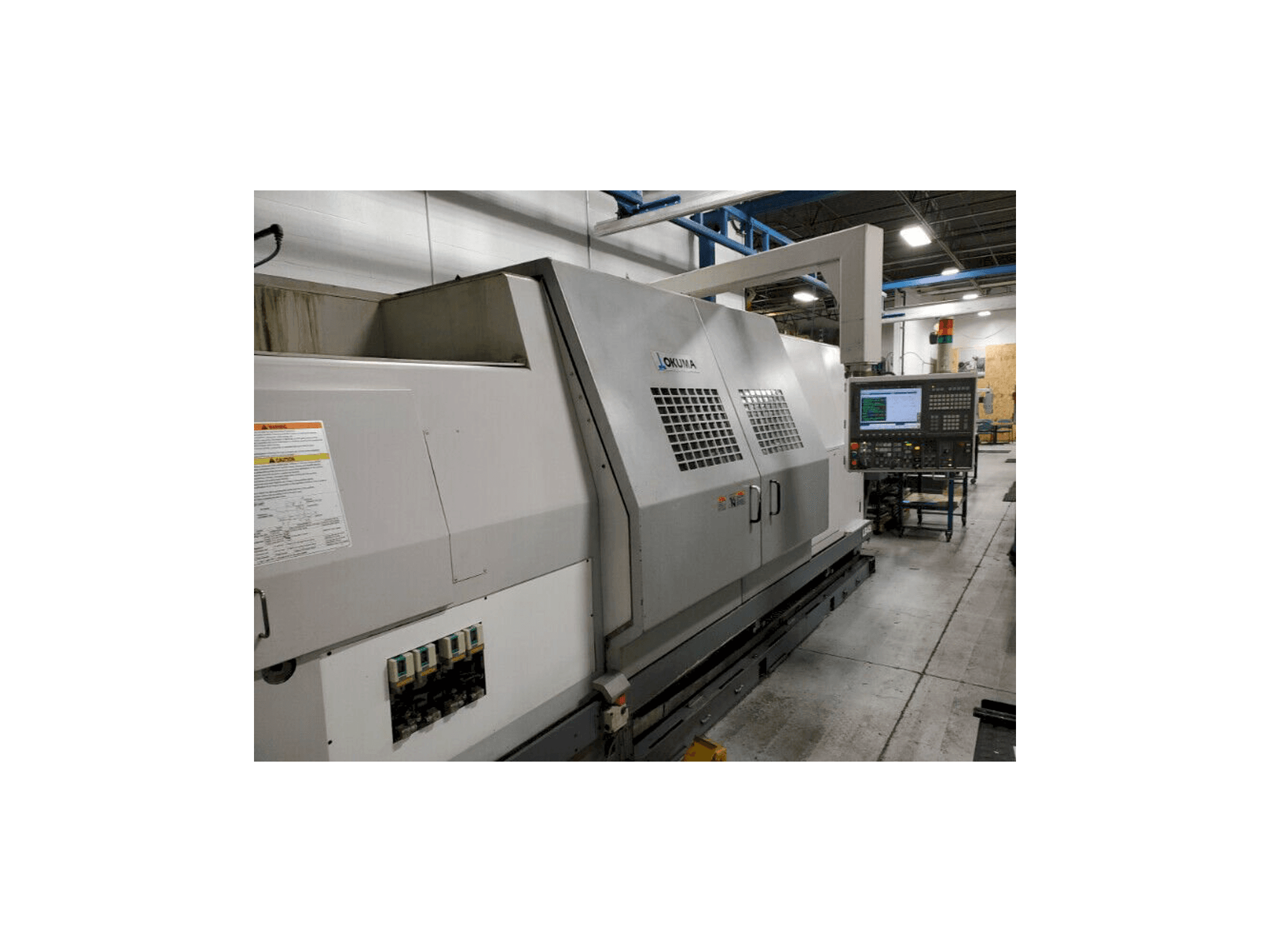 Widok lewej strony maszyny Okuma LB45 II